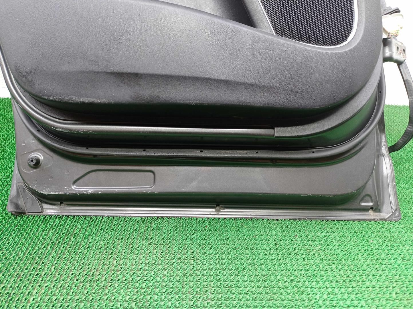 Стекло двери задней левой