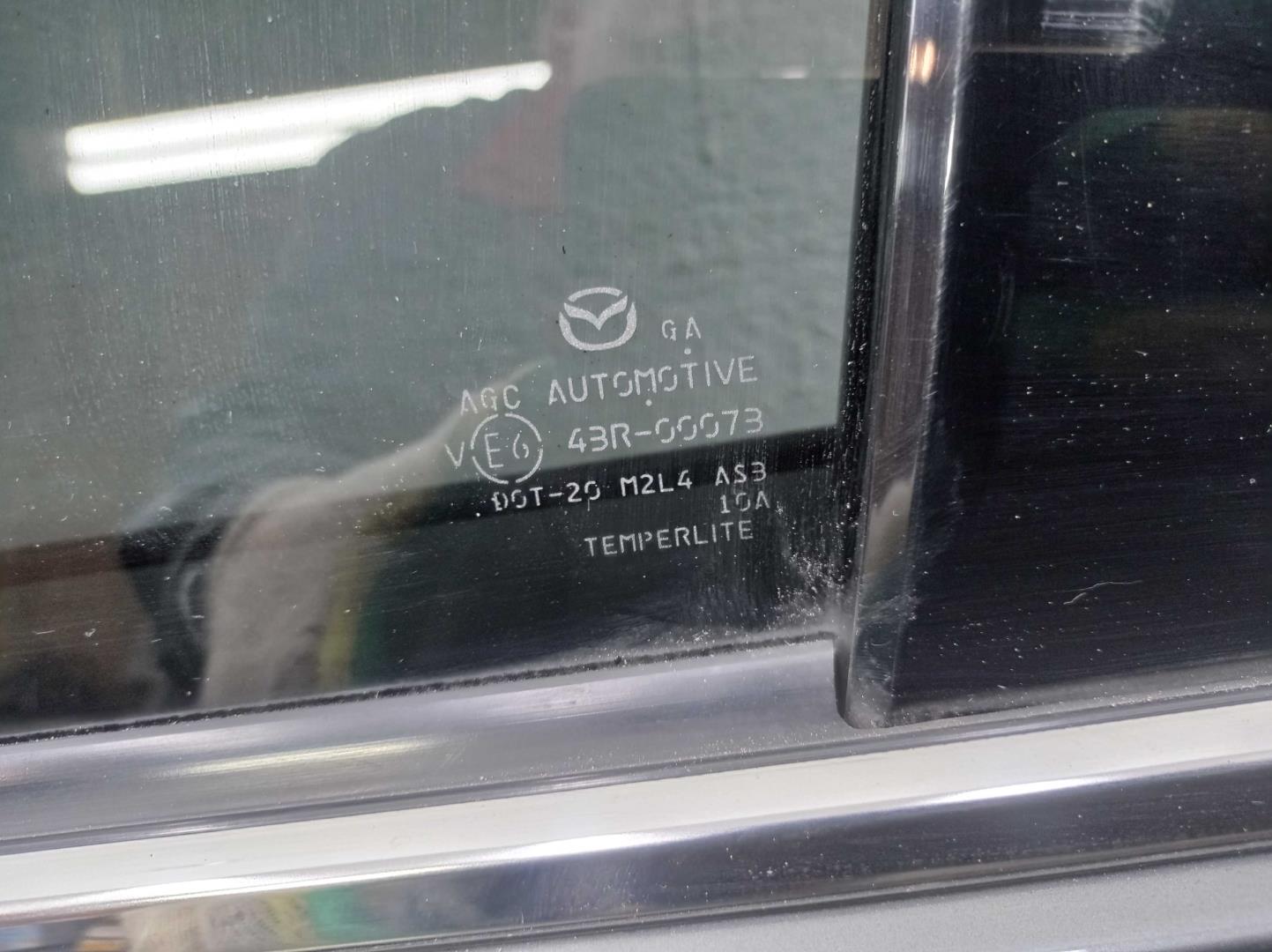 Стекло двери задней левой