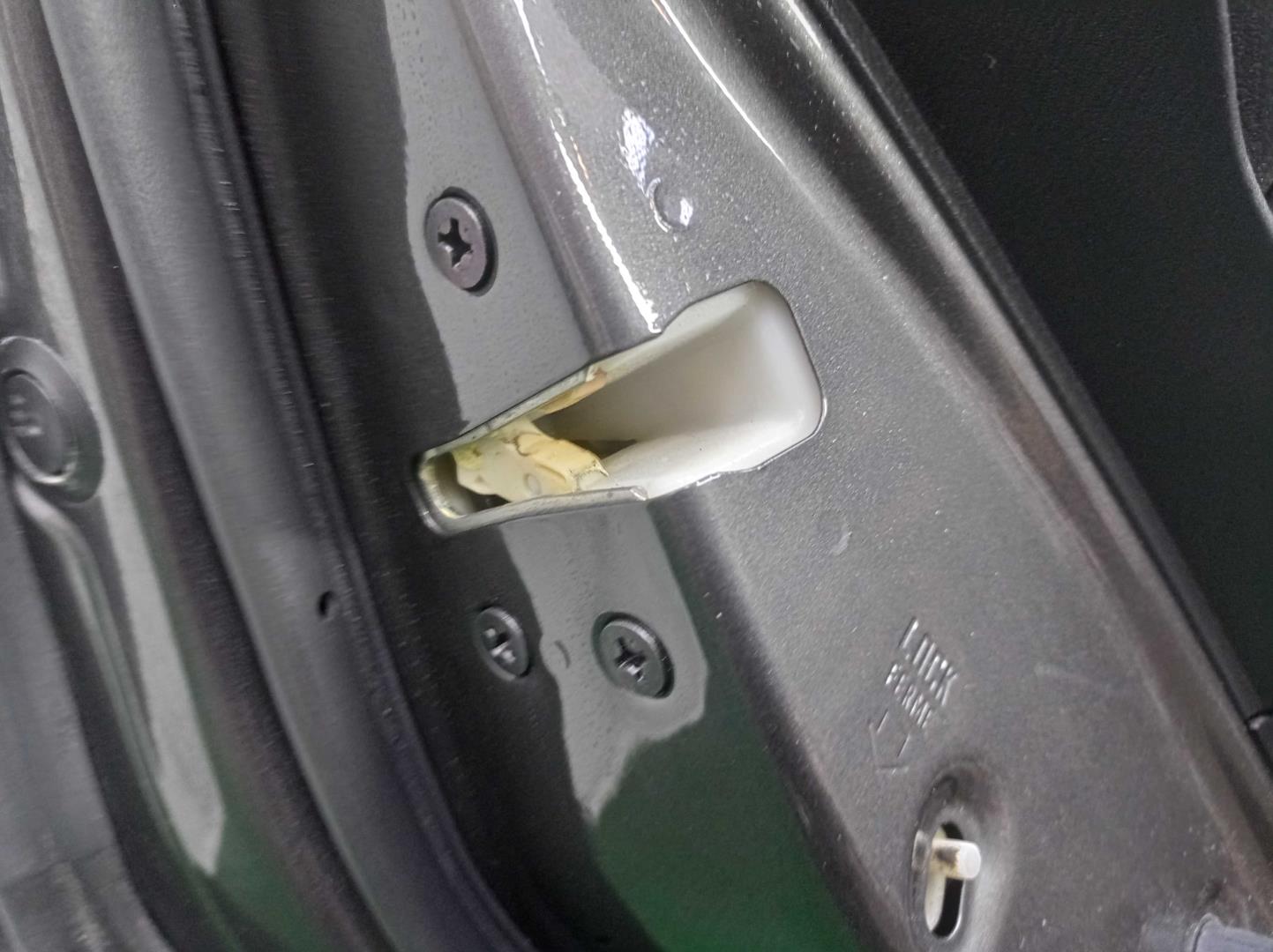 Стекло двери задней левой