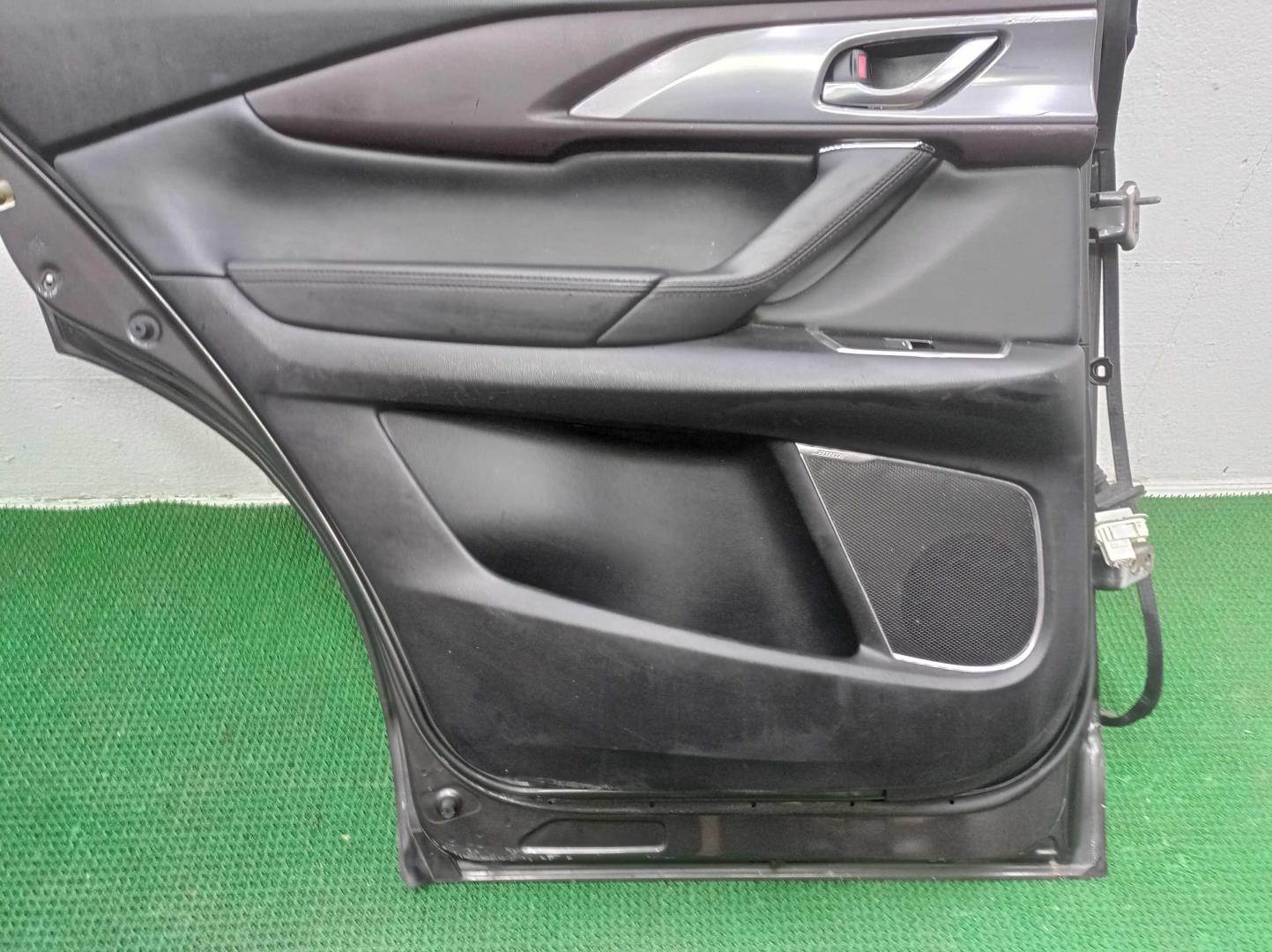 Стекло двери задней левой