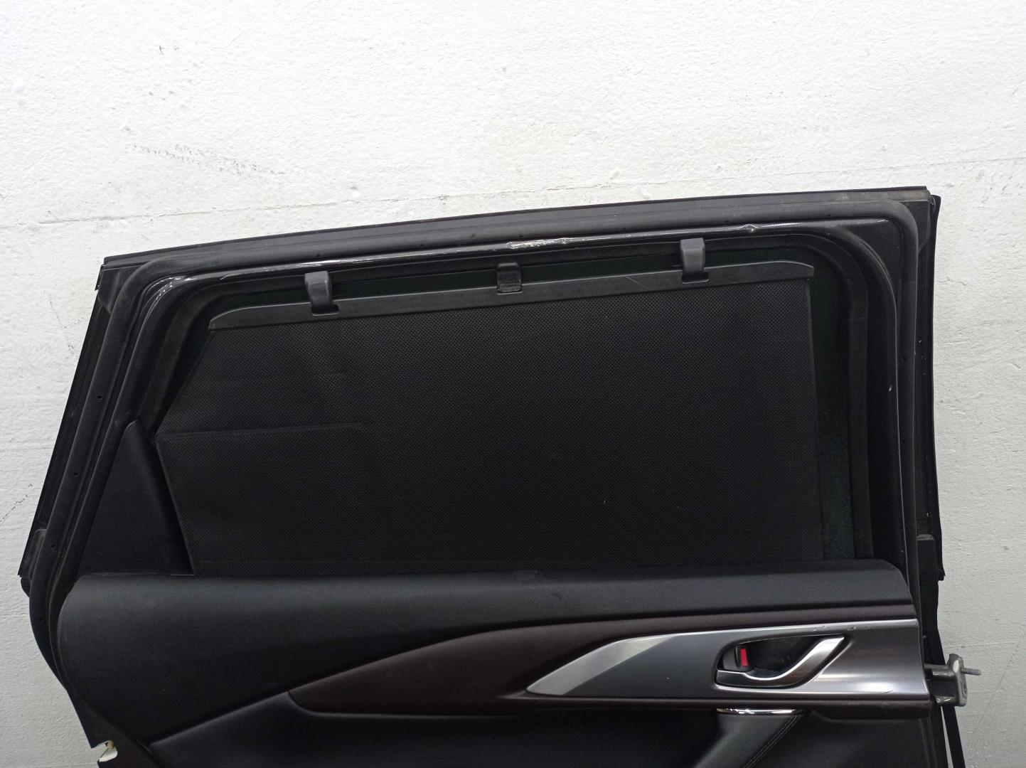 Стекло двери задней левой