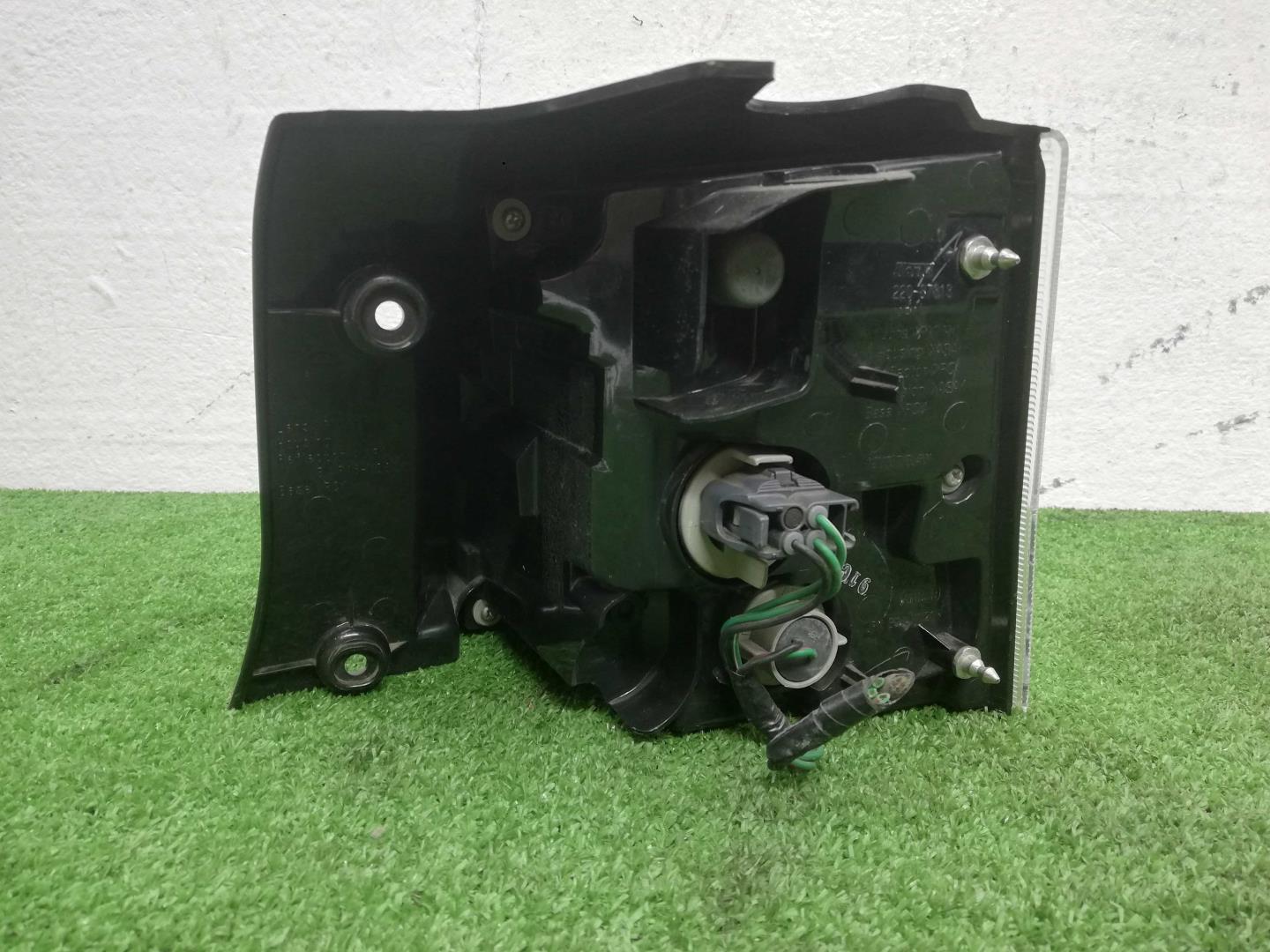 Фонарь задний наружный левый