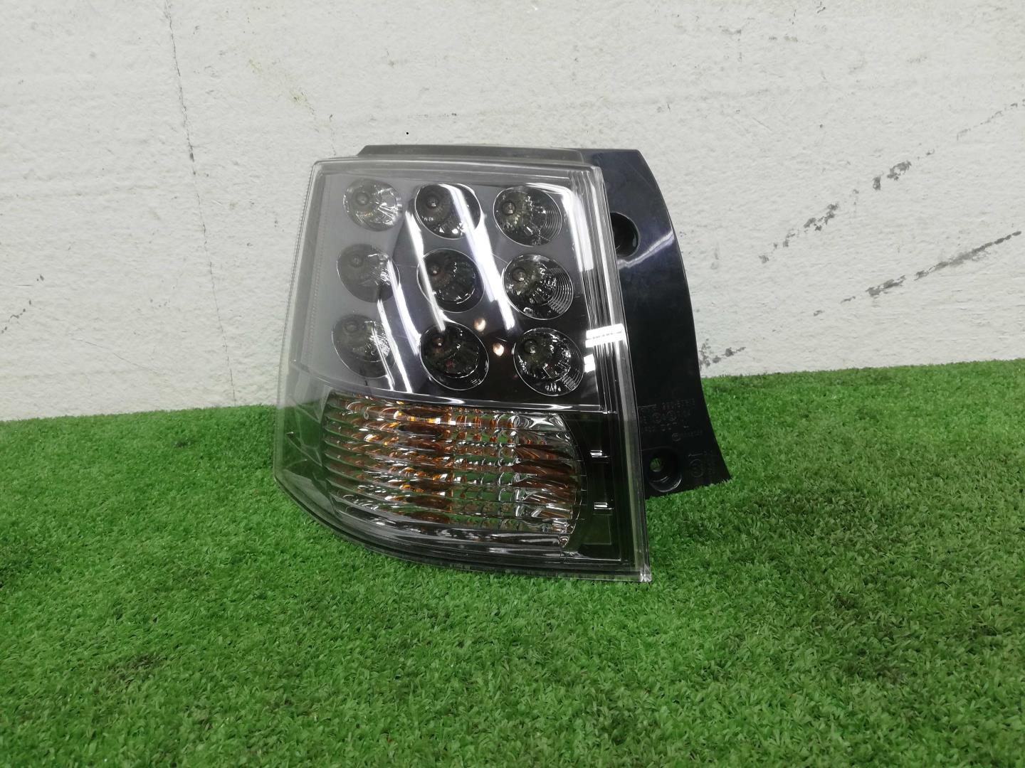 Фонарь задний наружный левый