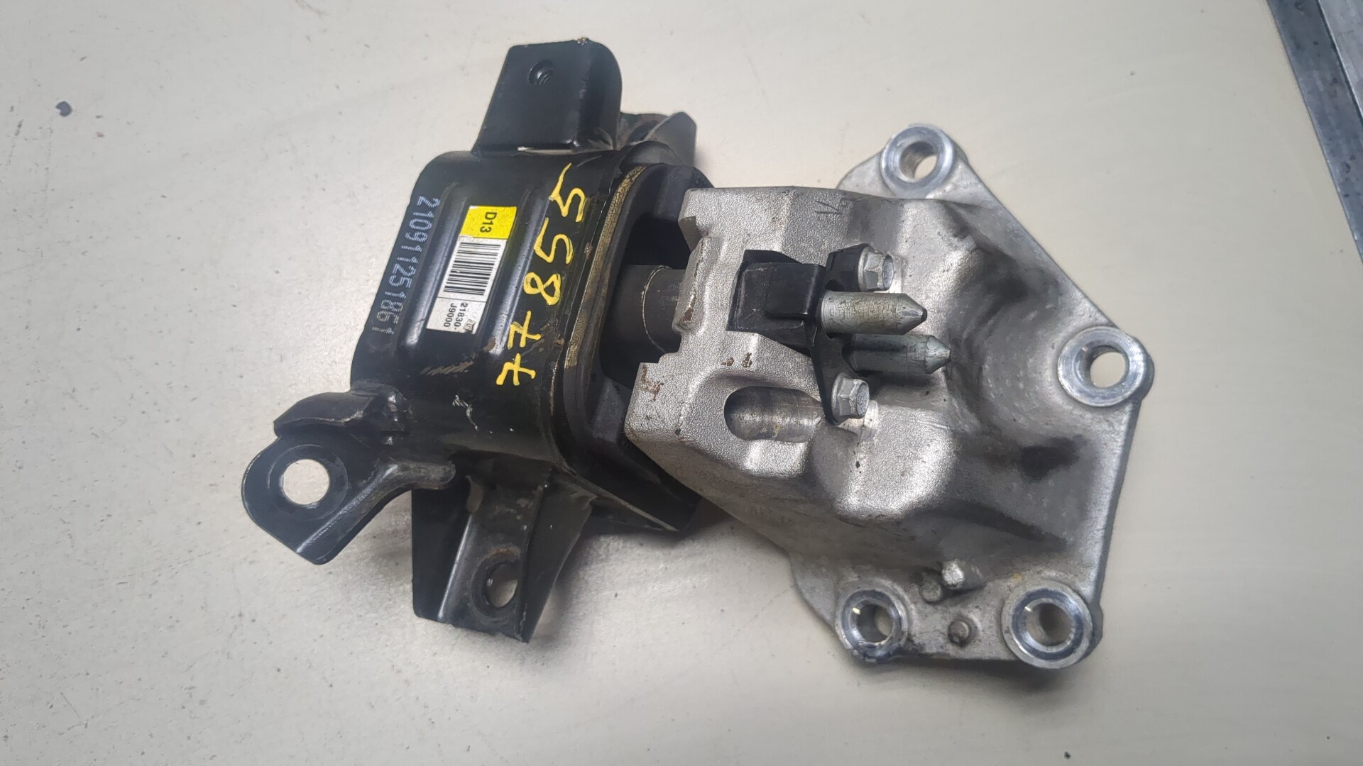 Опора двигателя