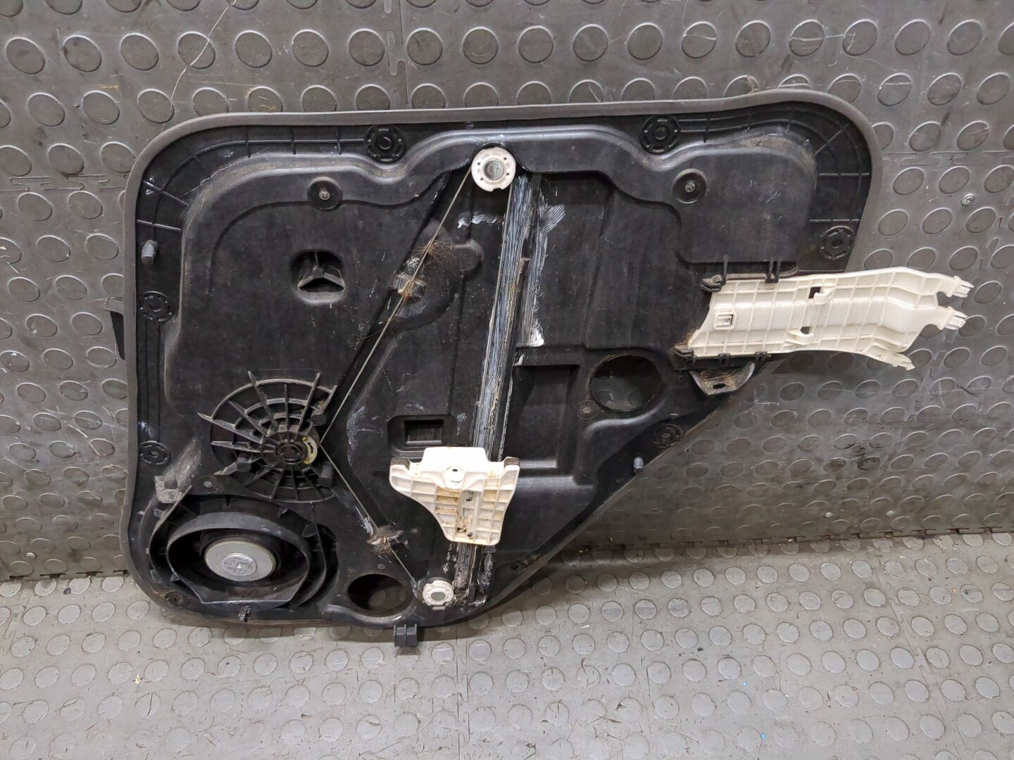 Стеклоподъемник электр. задний левый