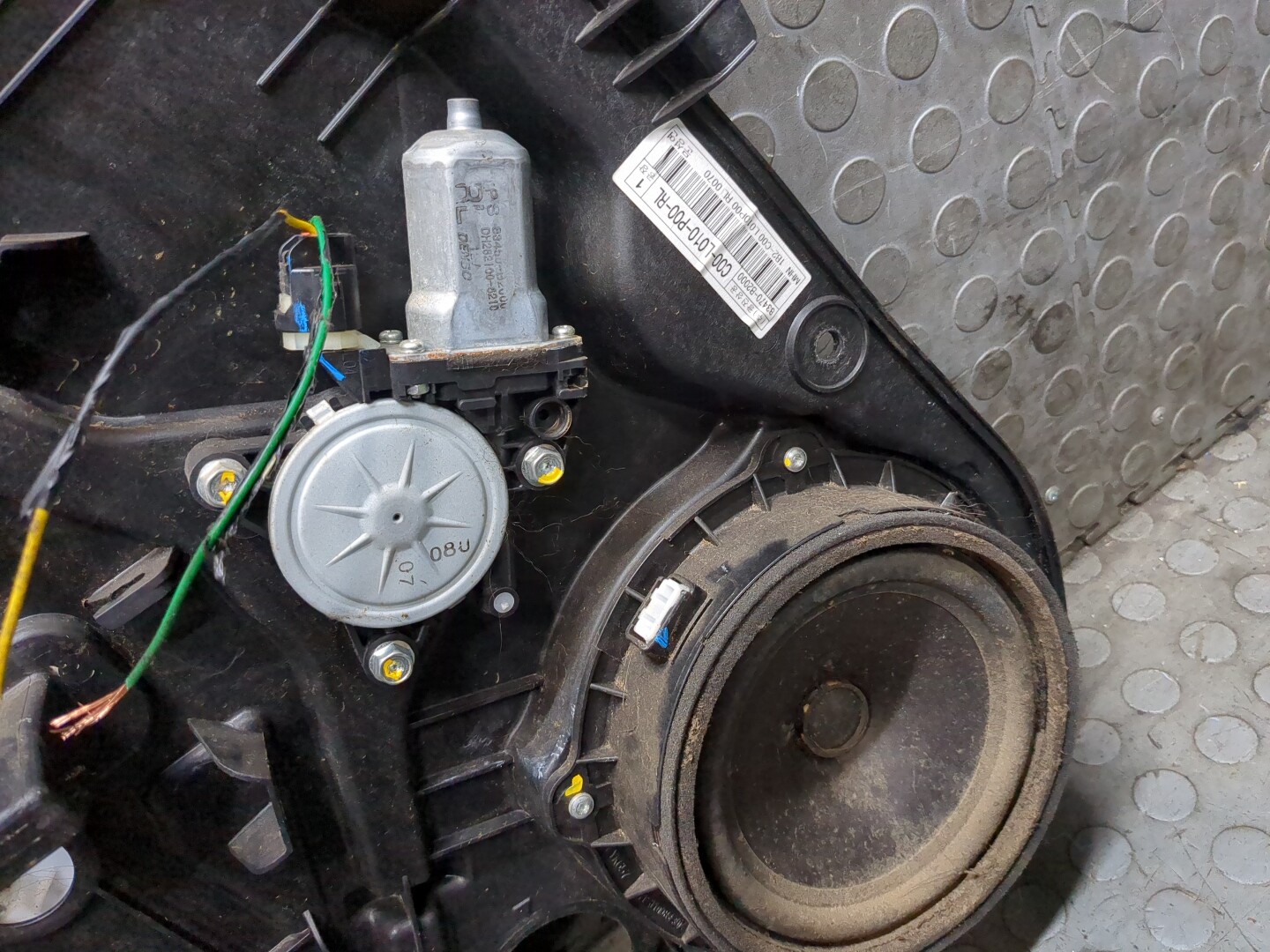 Стеклоподъемник электр. задний левый