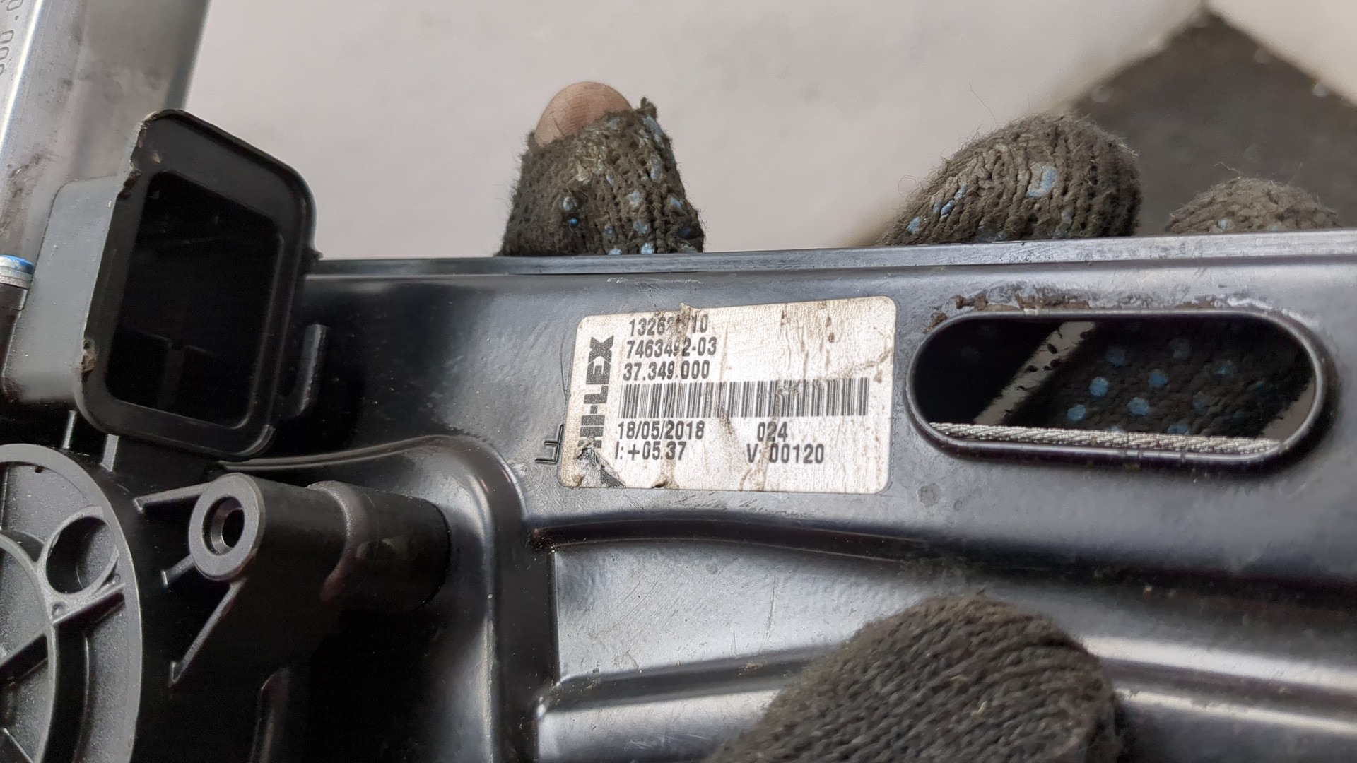 Стеклоподъемник электр. задний правый