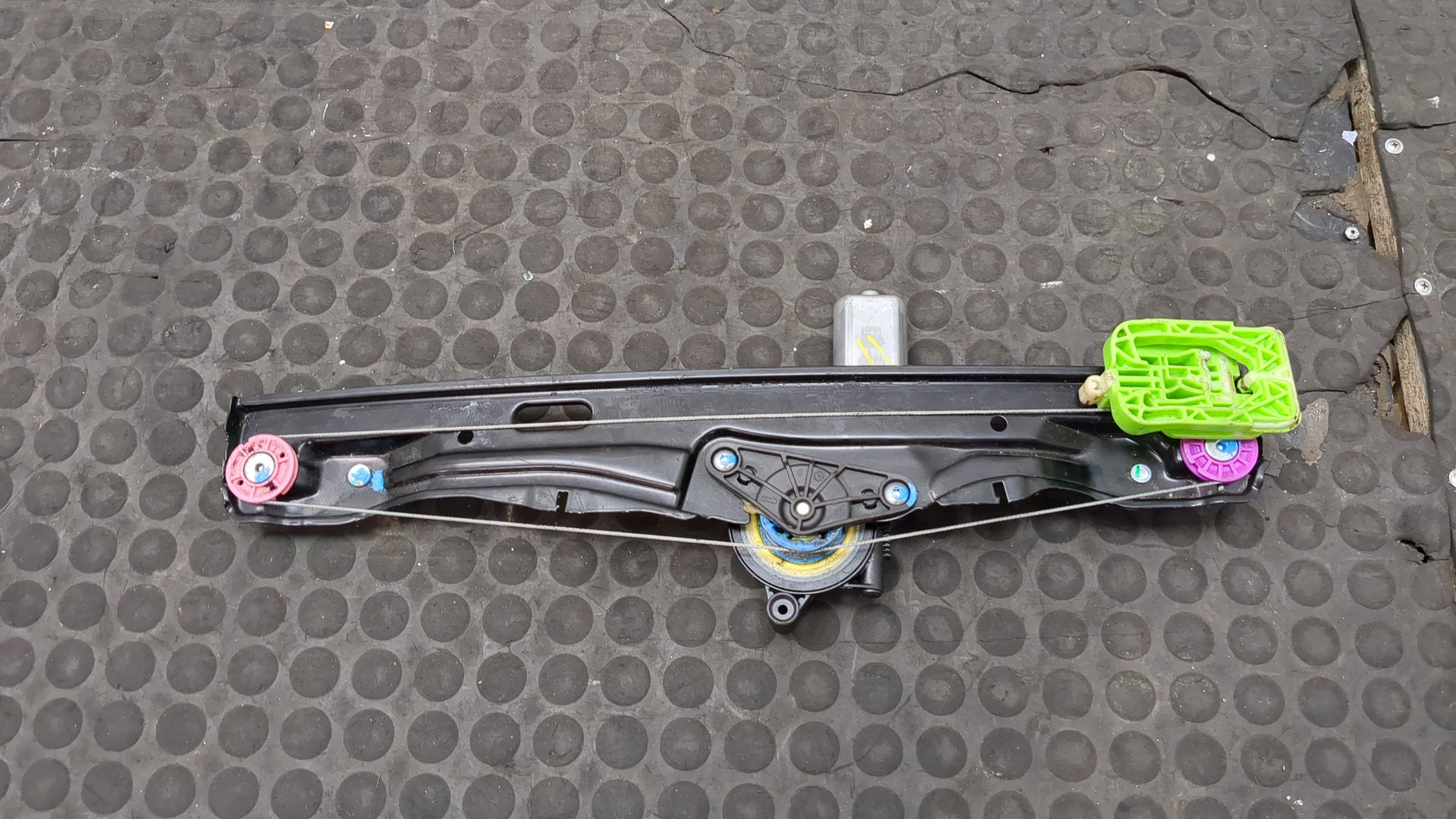 Стеклоподъемник электр. задний правый