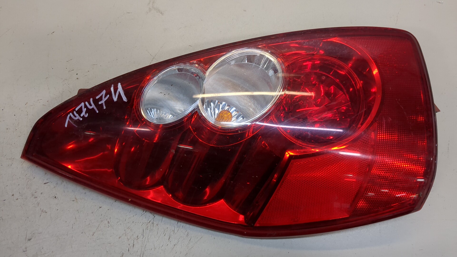 Фонарь задний левый