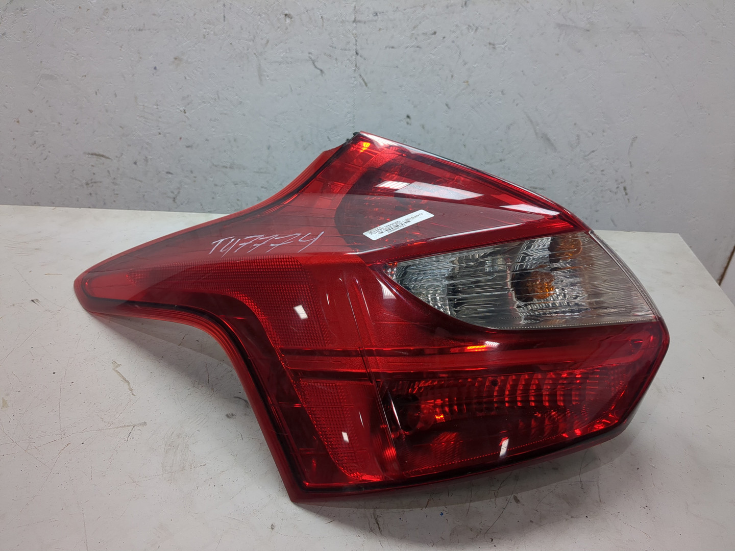 Фонарь задний левый