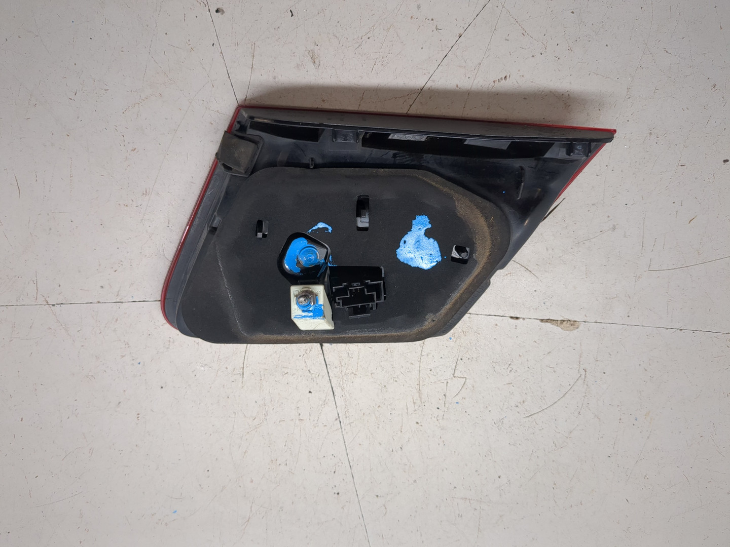 Фонарь задний внутренний левый