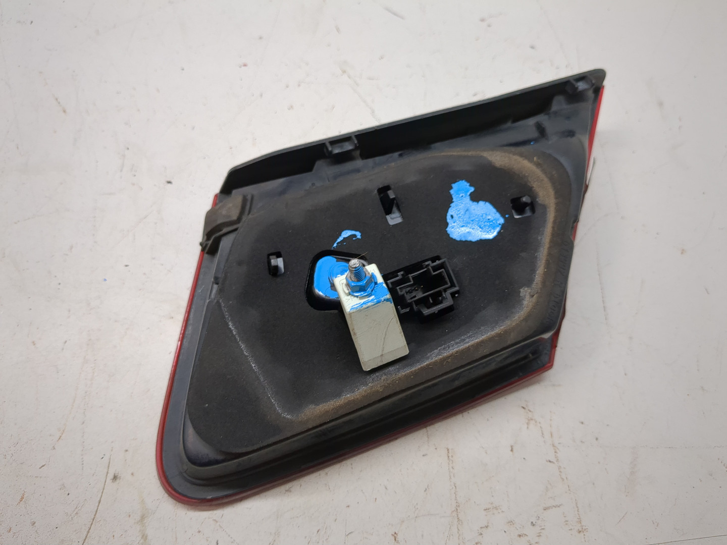 Фонарь задний внутренний левый