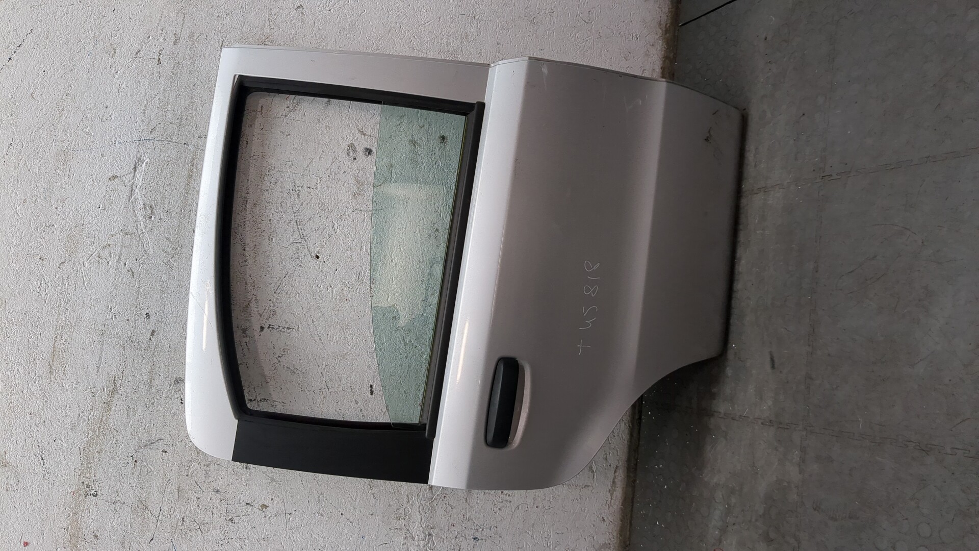 Дверь задняя правая