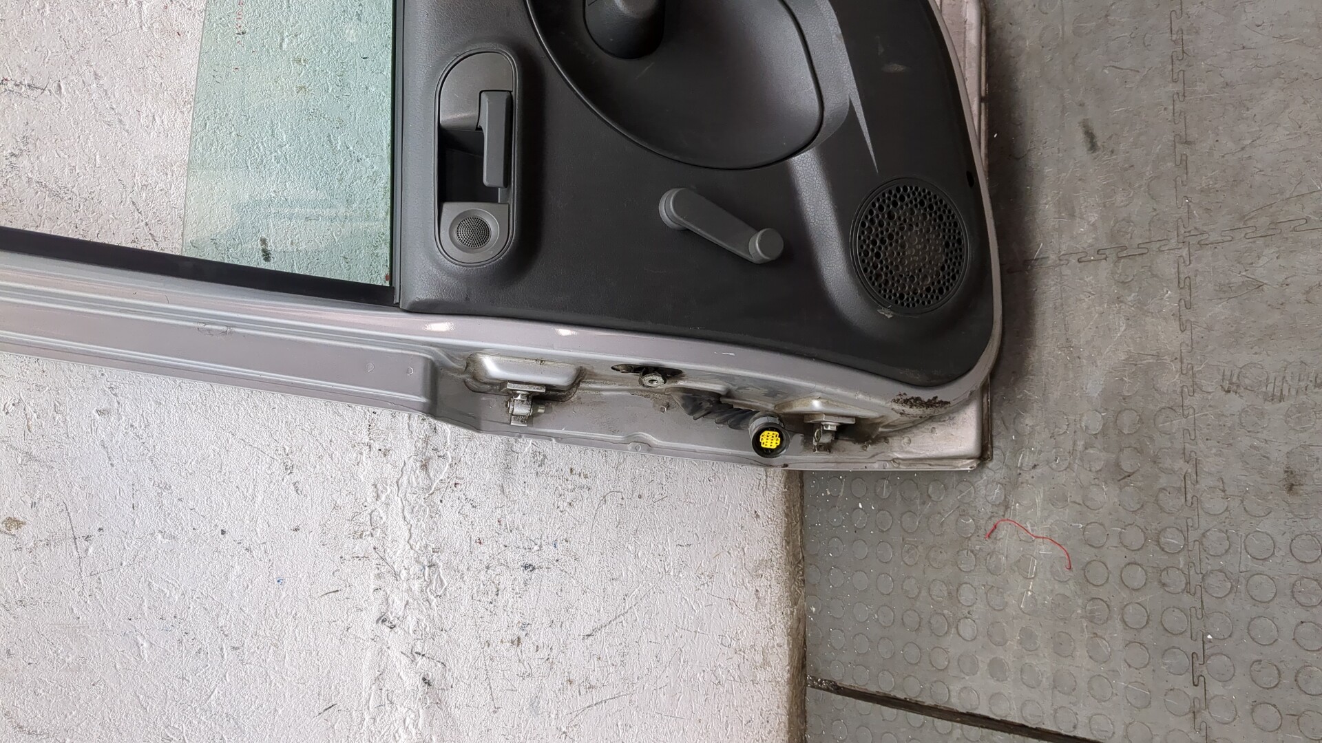 Дверь задняя правая