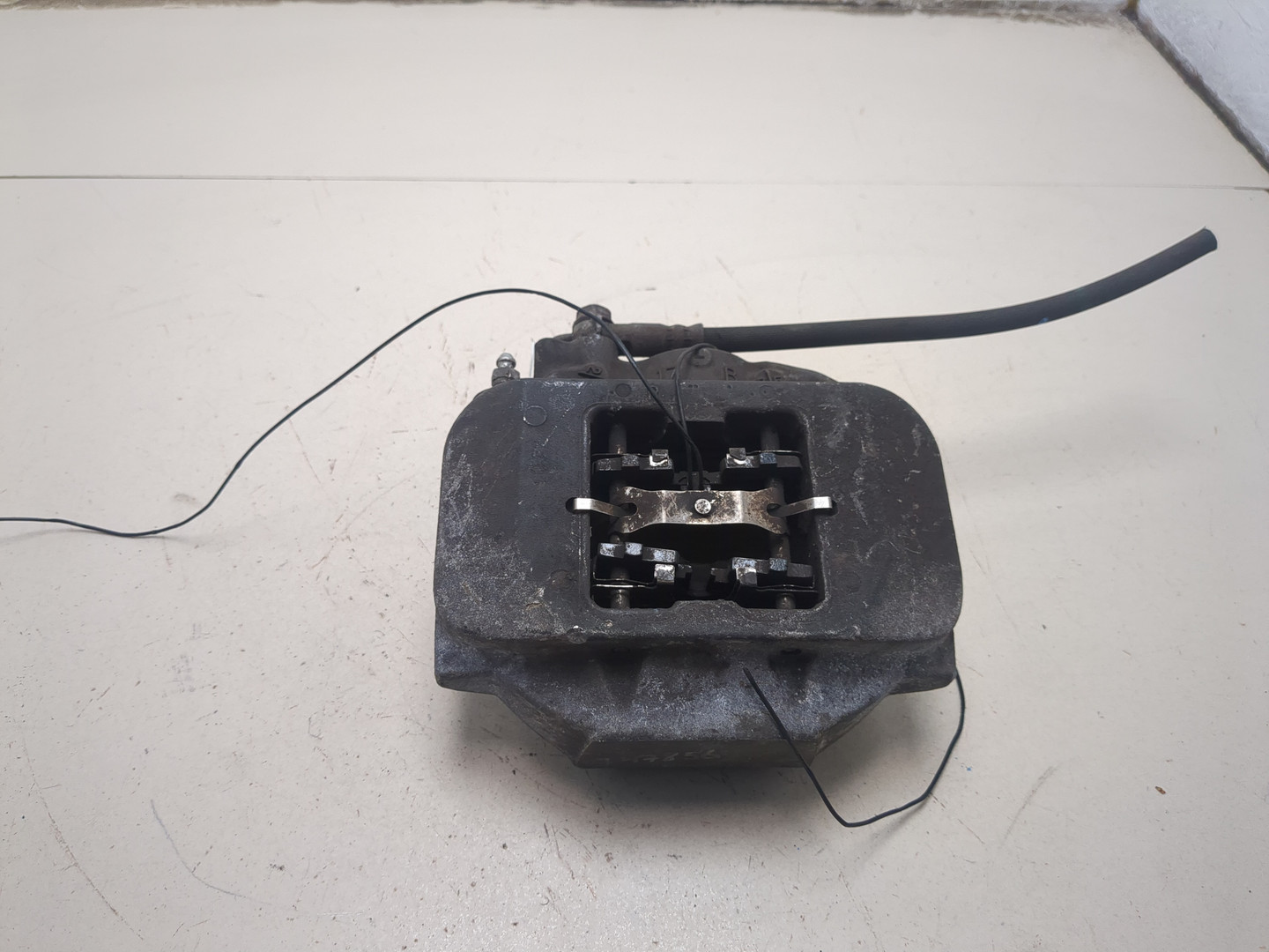 Суппорт задний левый