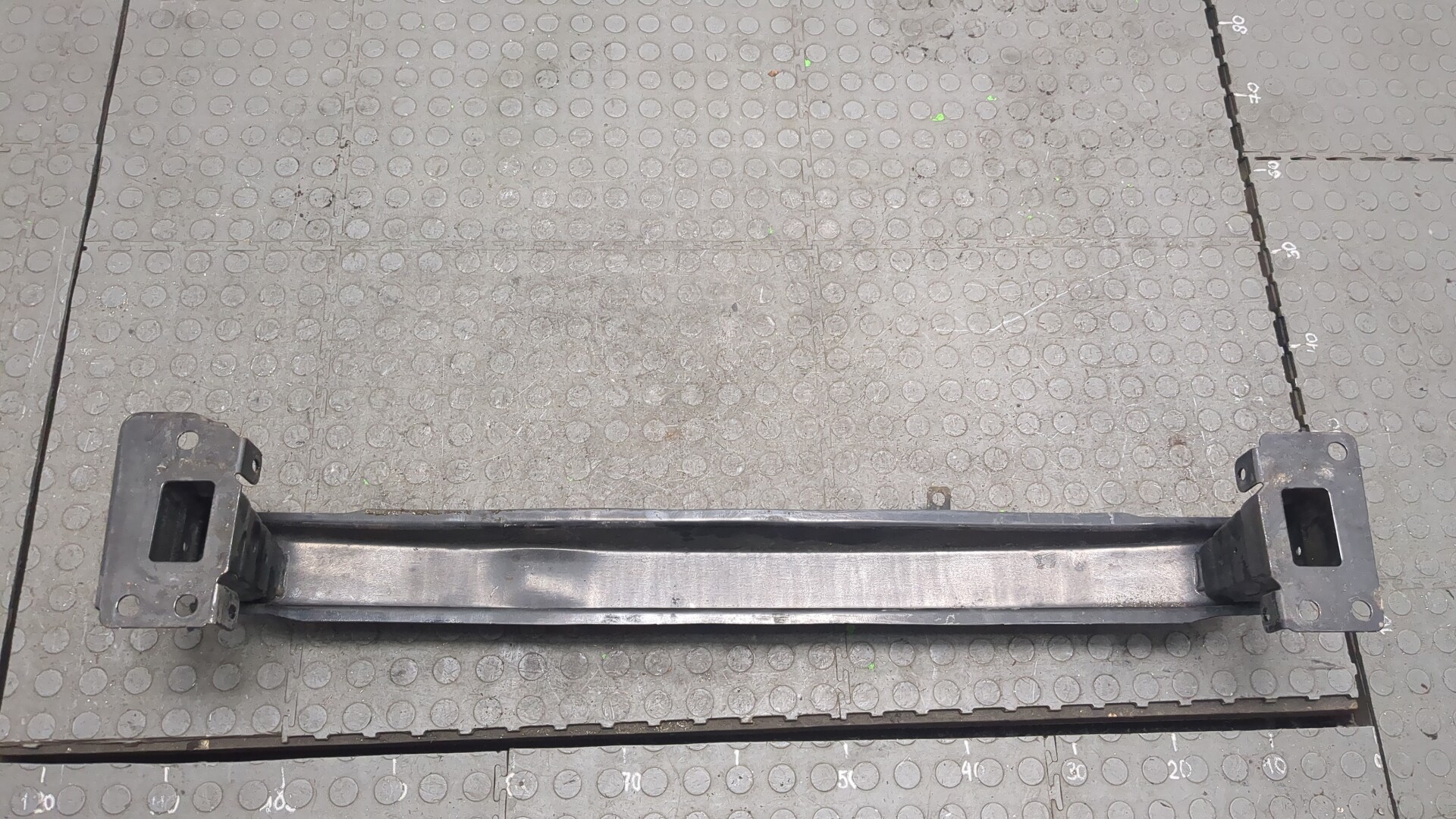 Усилитель заднего бампера