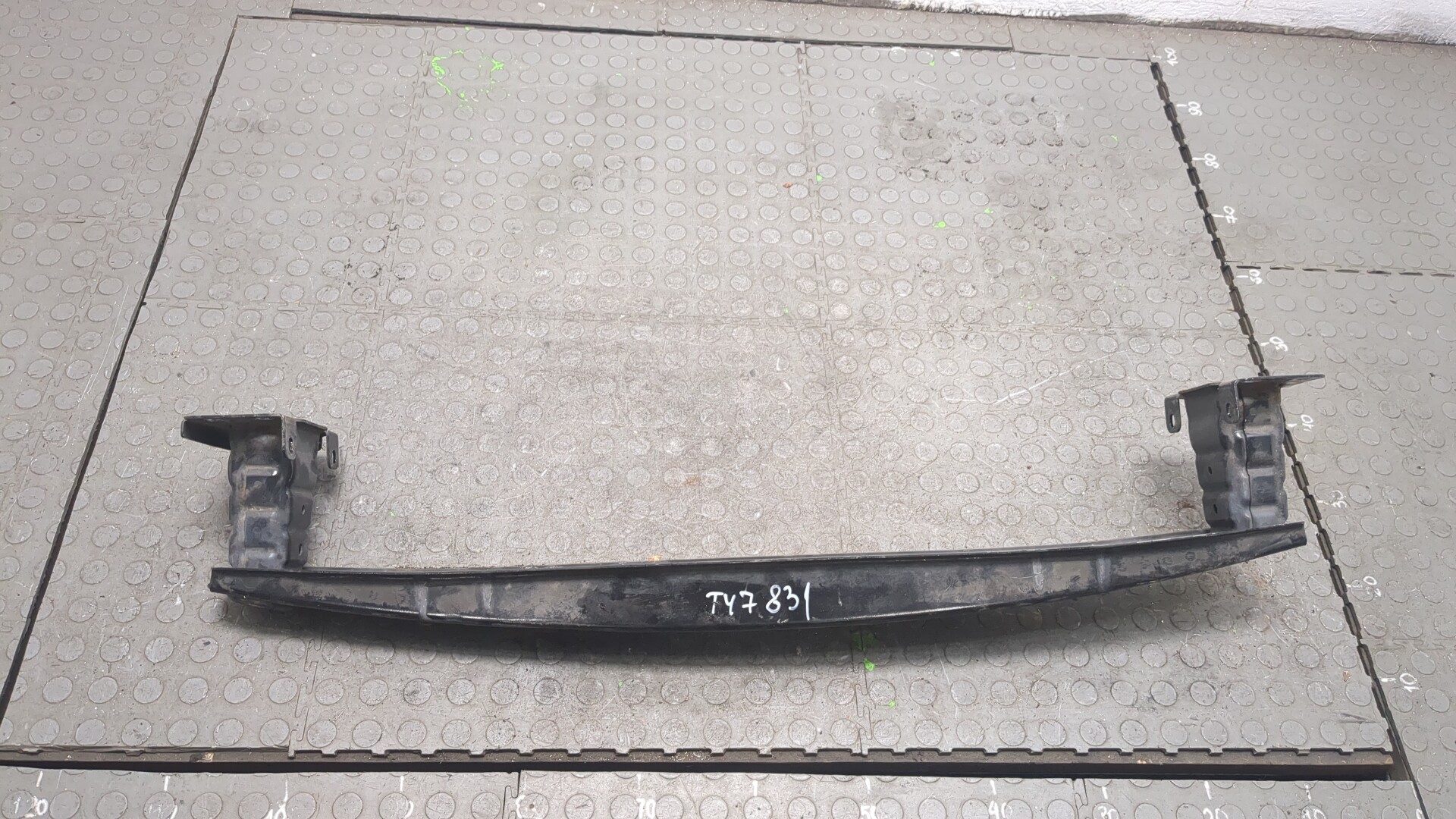 Усилитель заднего бампера