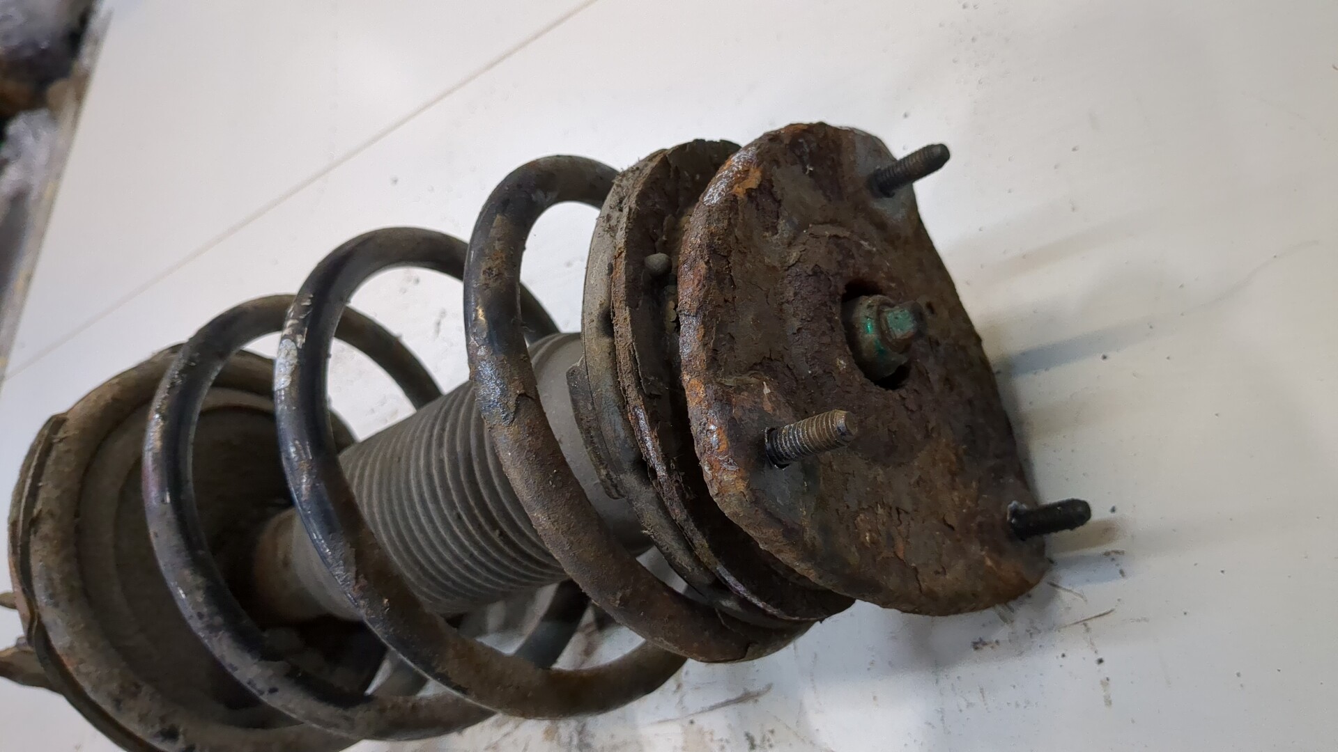 Амортизатор передний правый