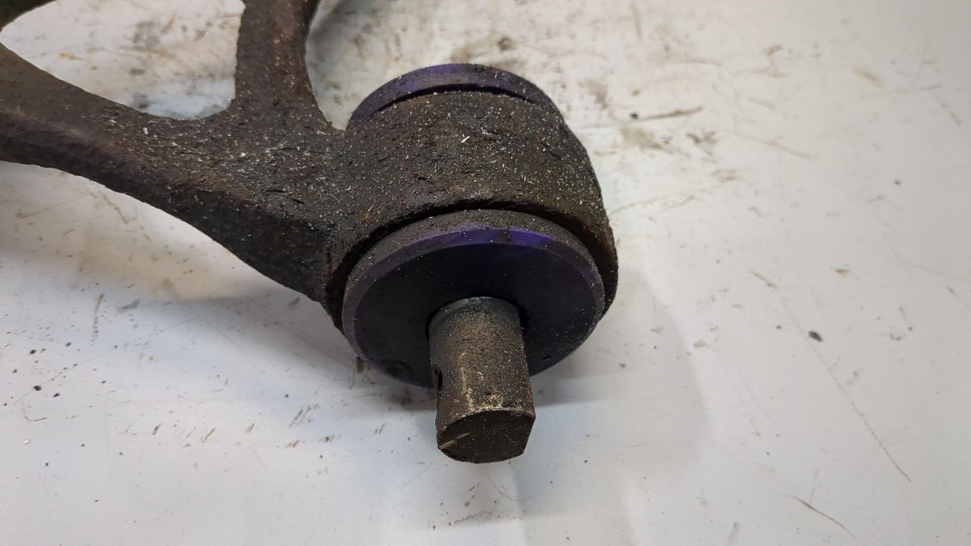 Рычаг передний правый