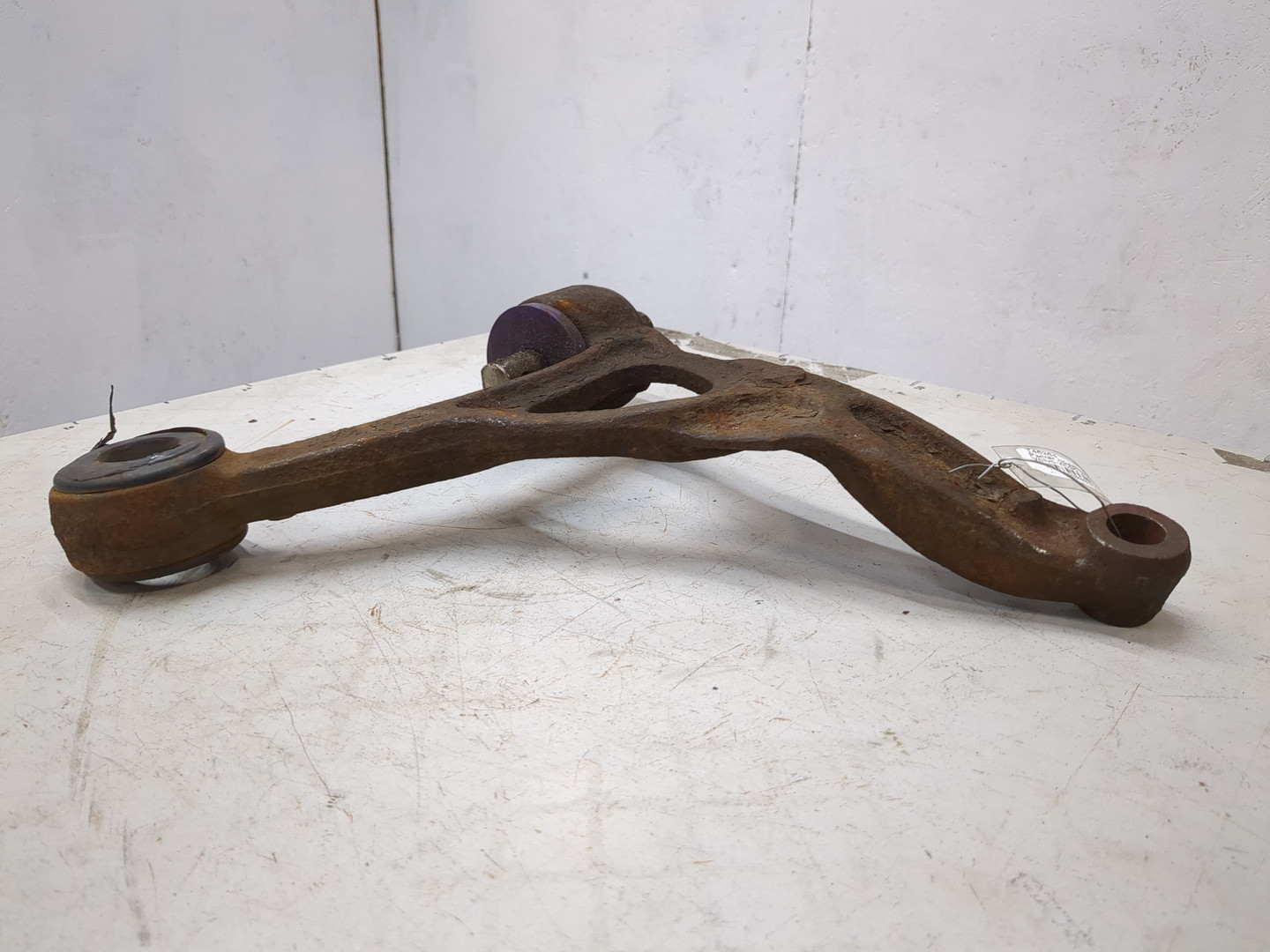 Рычаг передний правый