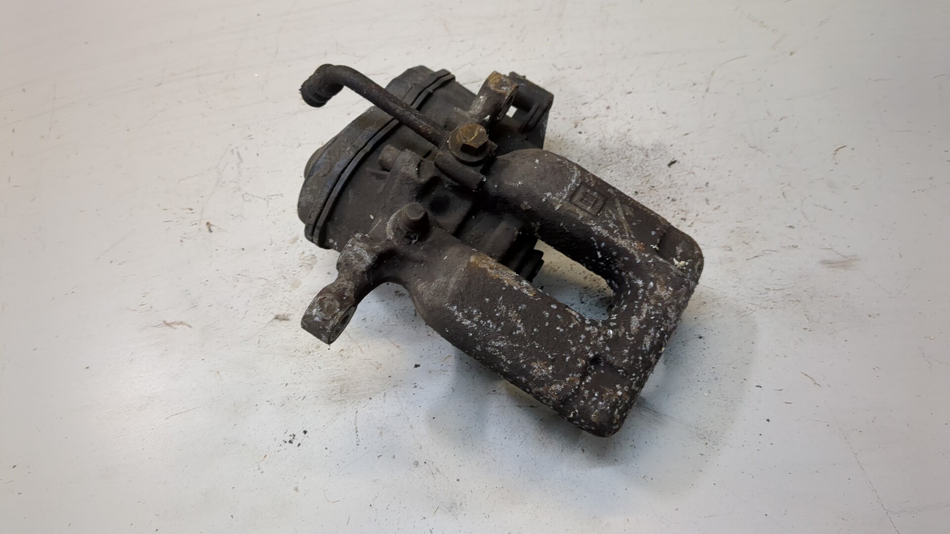 Суппорт задний левый