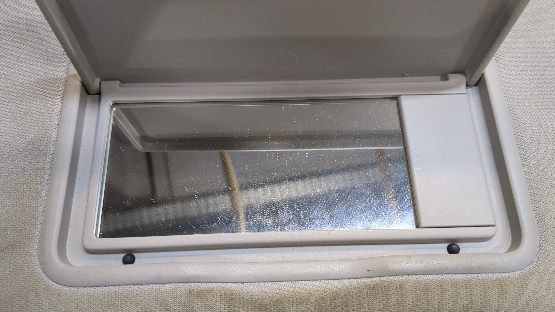 Козырек солнцезащитный