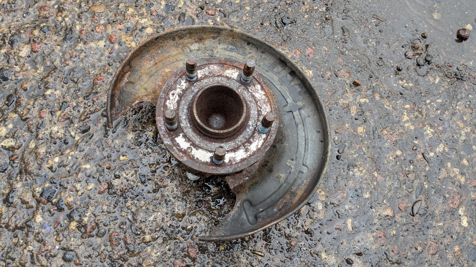 Кулак поворотный задний левый