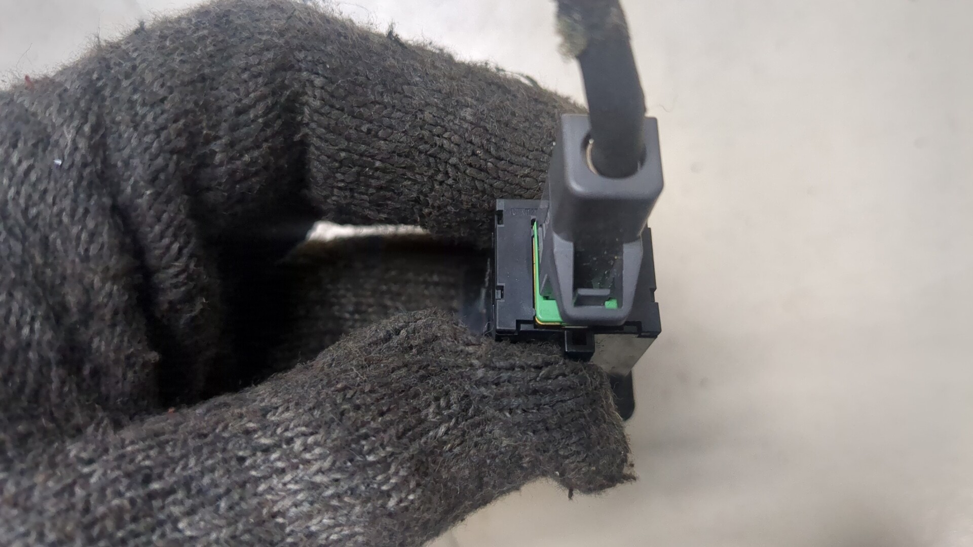 Гнездо AUX / USB IN