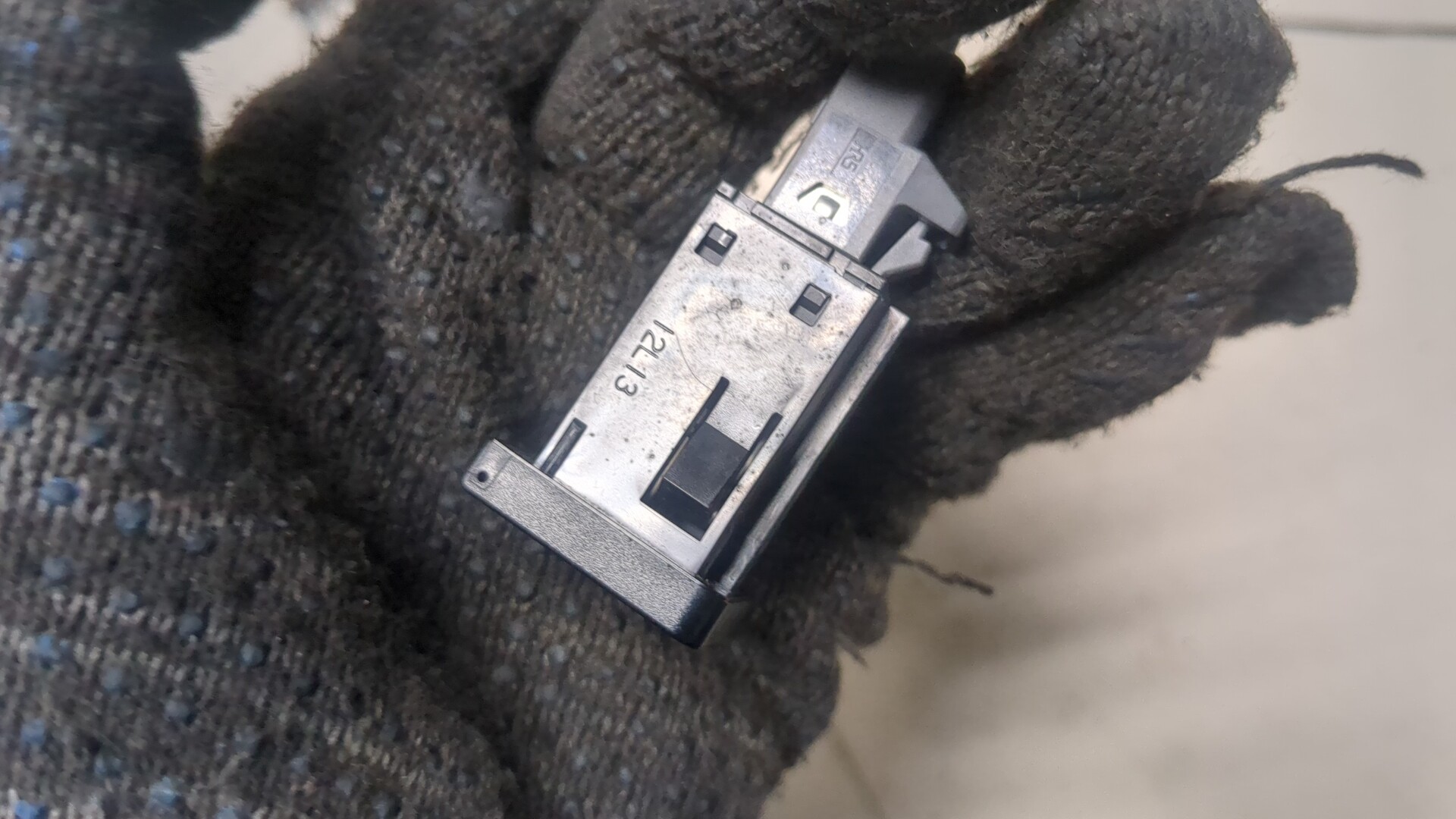 Гнездо AUX / USB IN