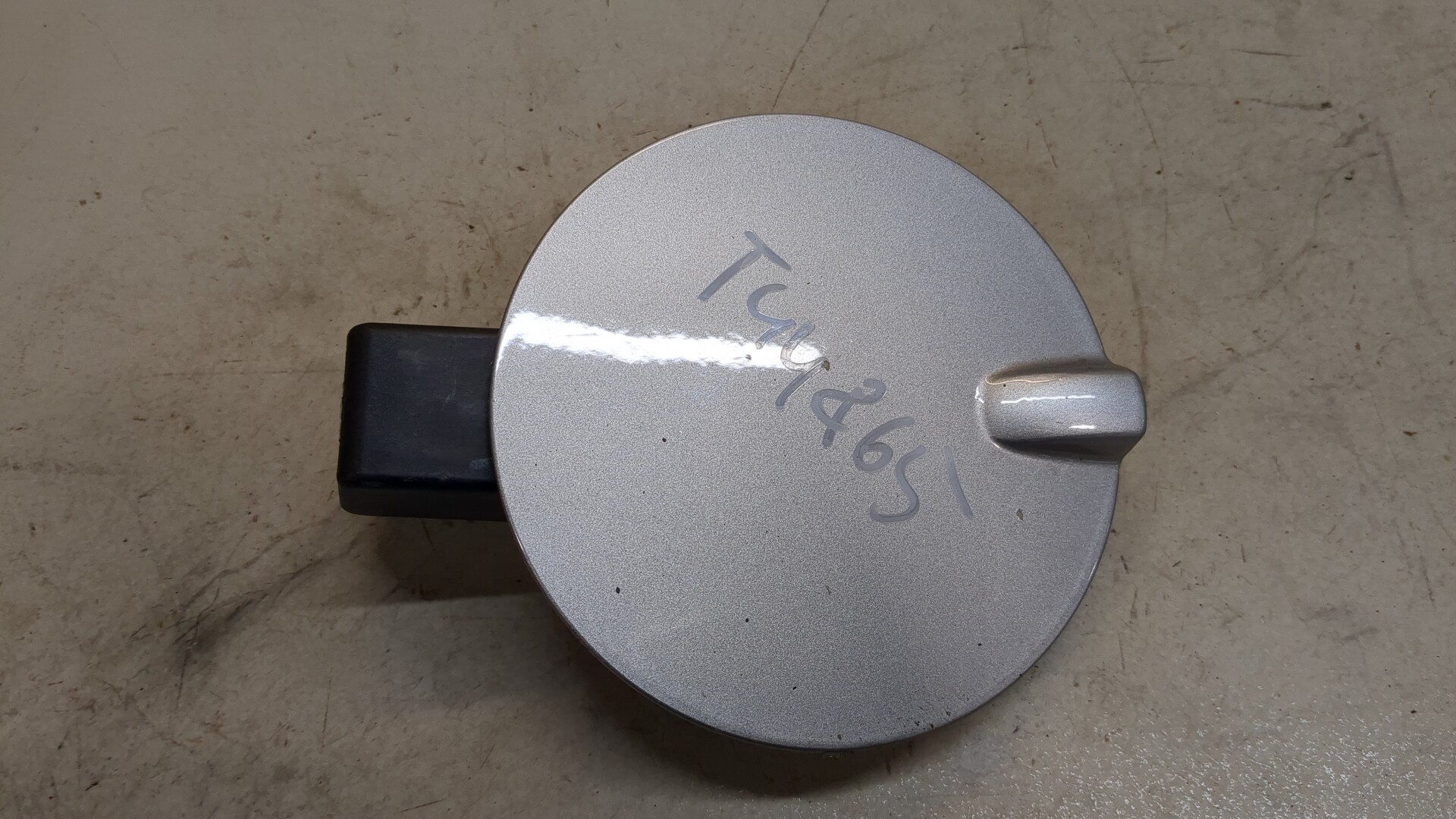 Лючок бензобака