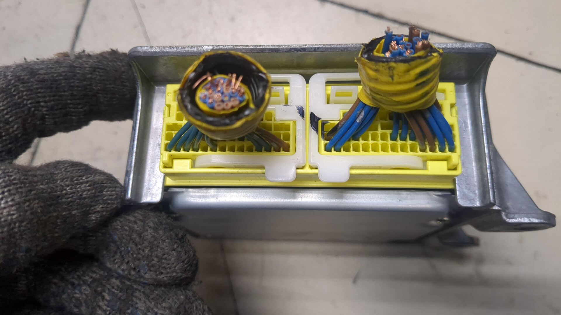 Блок управления подушек безопасности (AIR BAG)