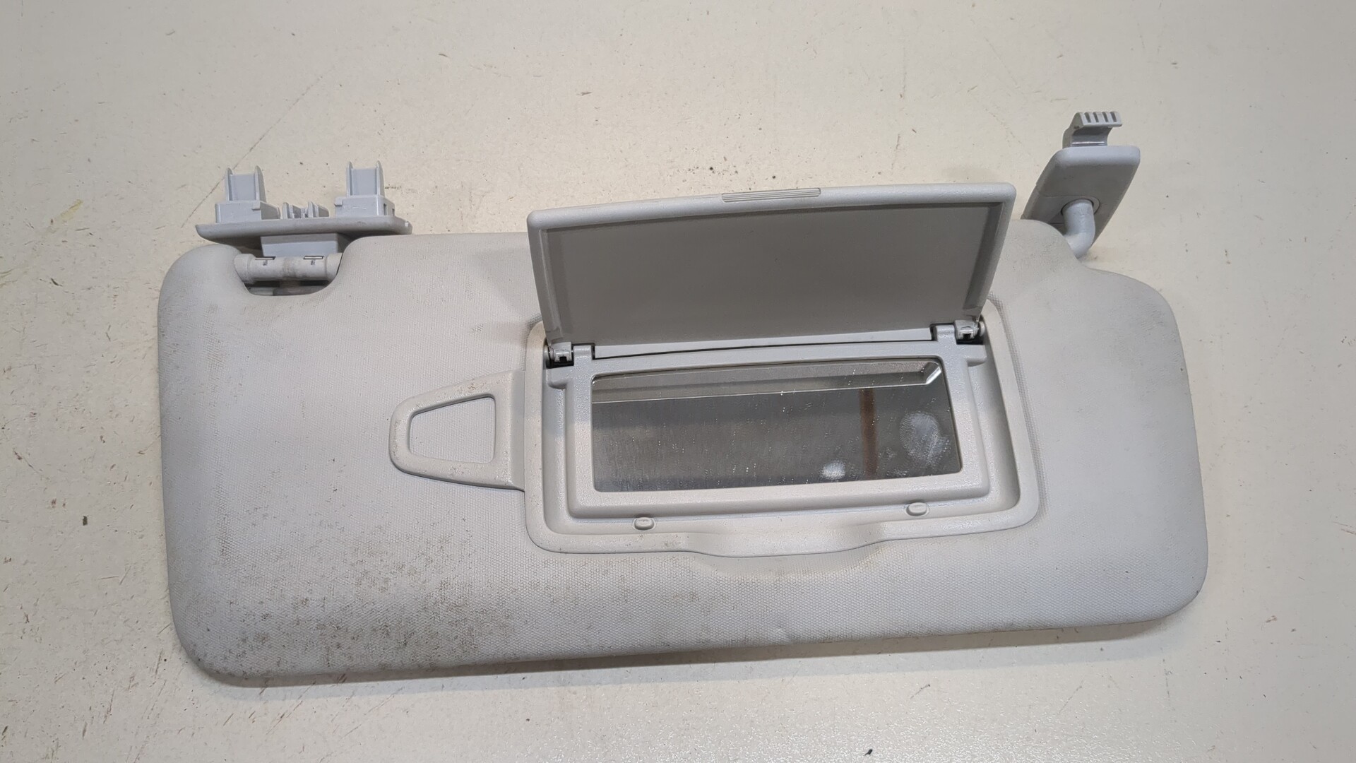 Козырек солнцезащитный