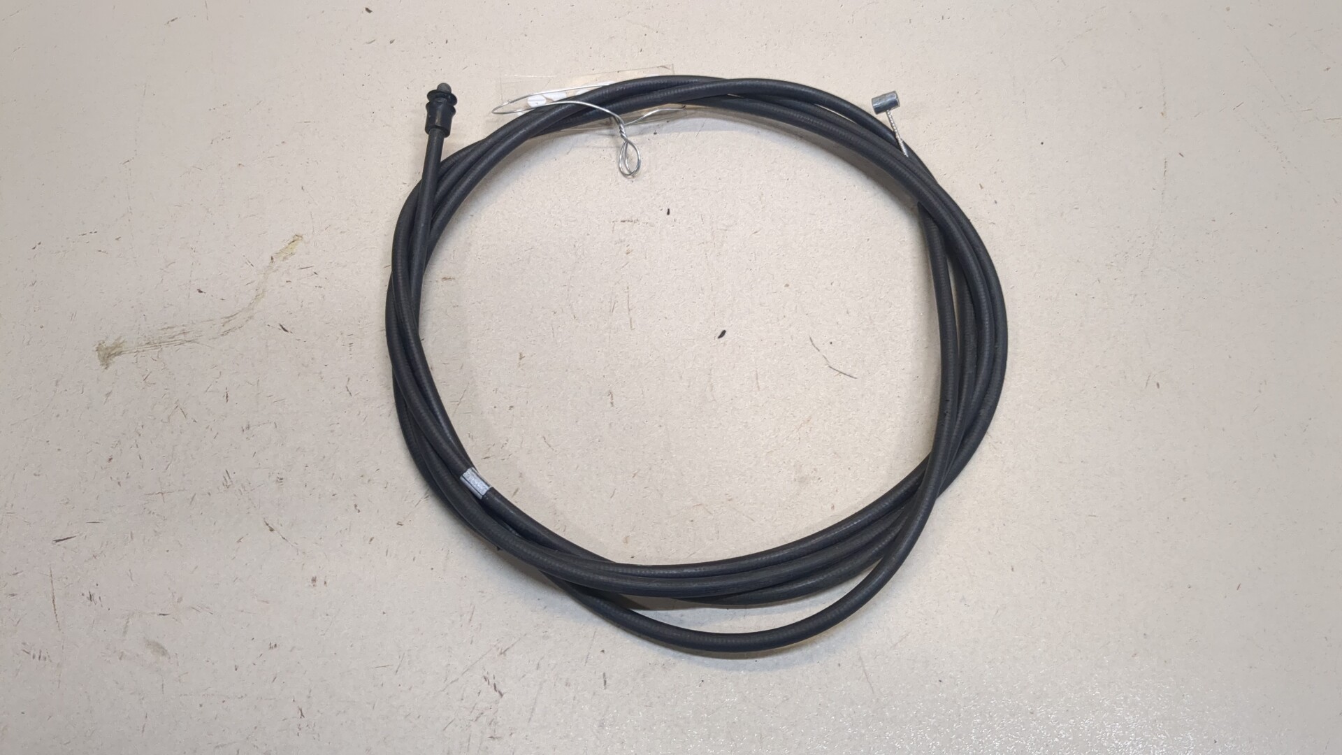 Трос открывания капота