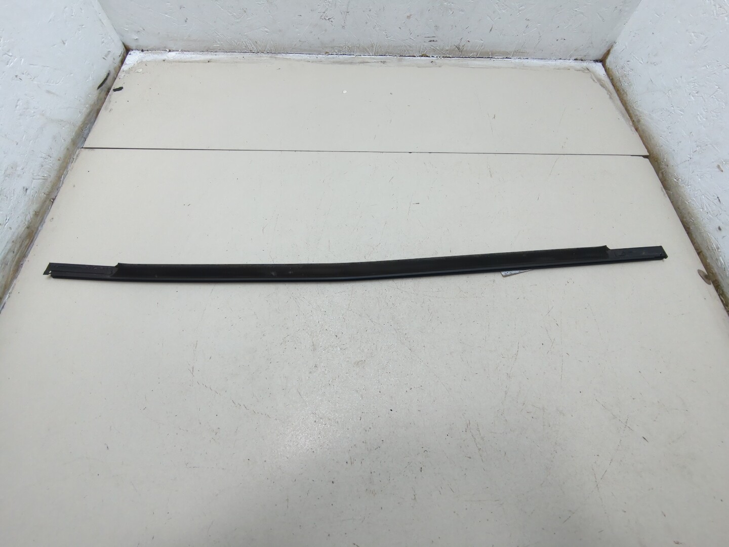 Накладка стекла заднего правого