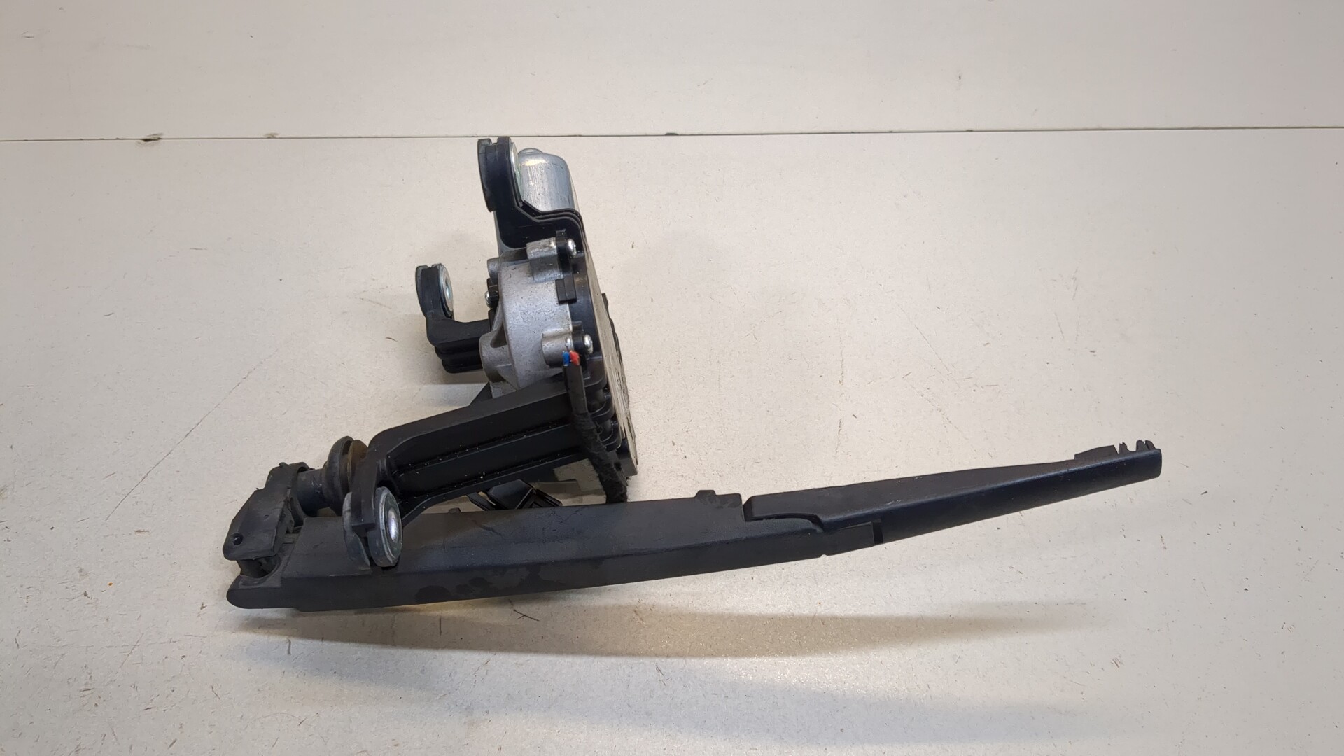 Моторчик стеклоочистителя задний