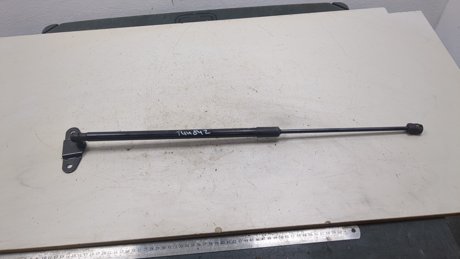 Амортизатор крышки багажника