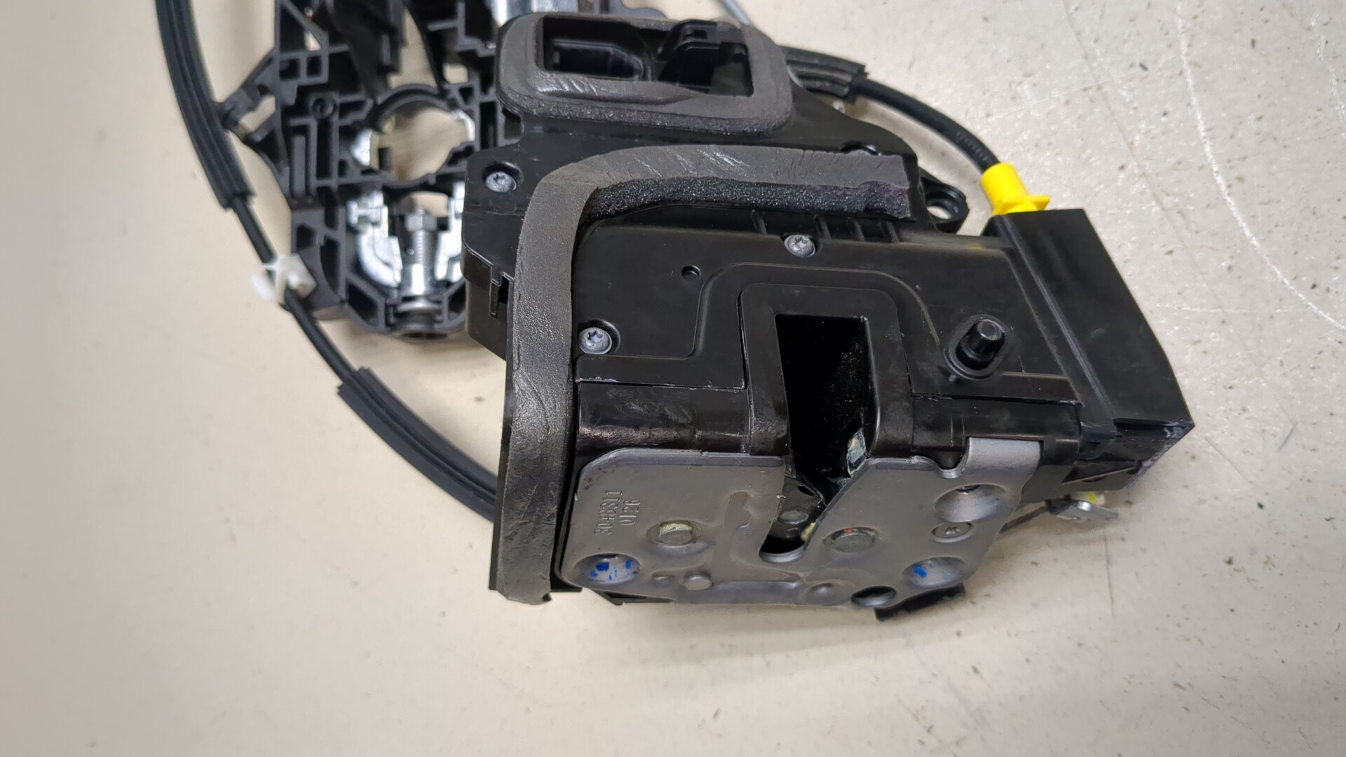 Замок двери задней левой