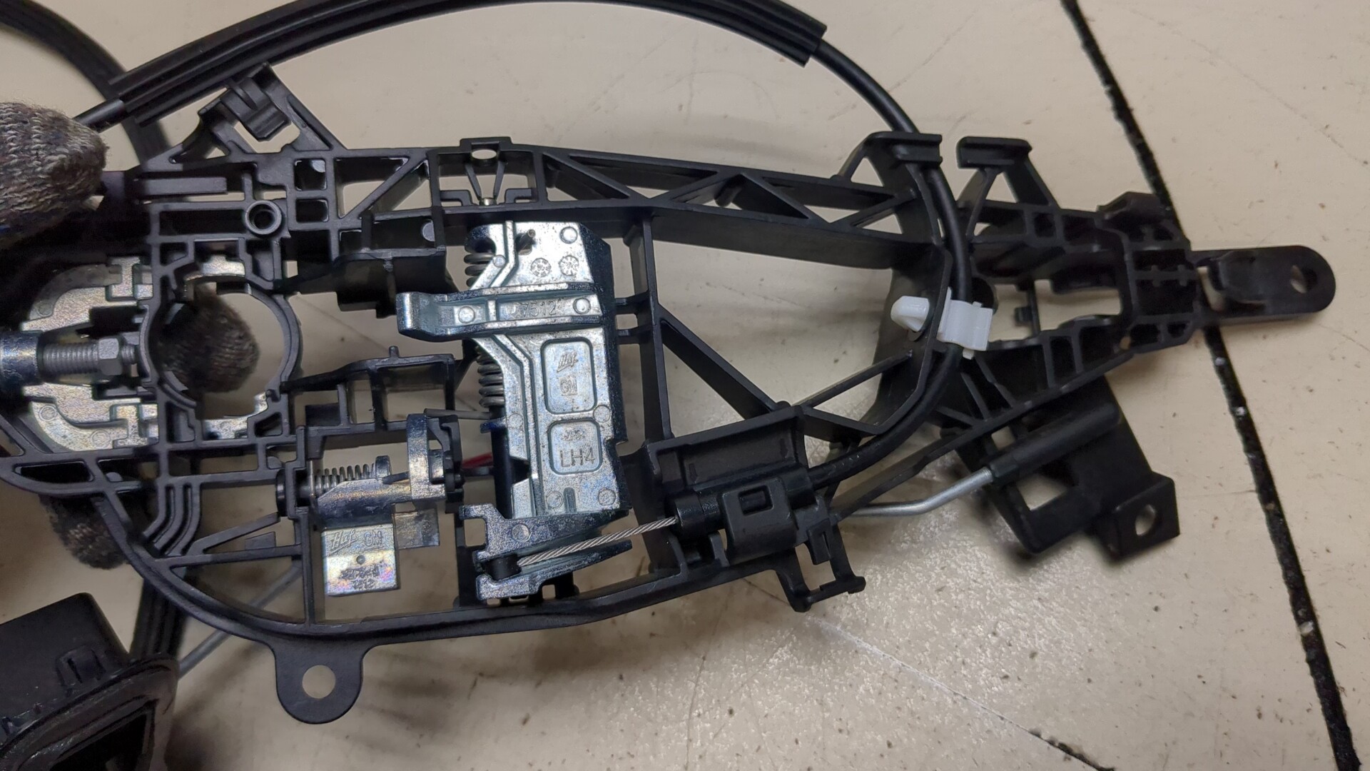 Замок двери задней левой