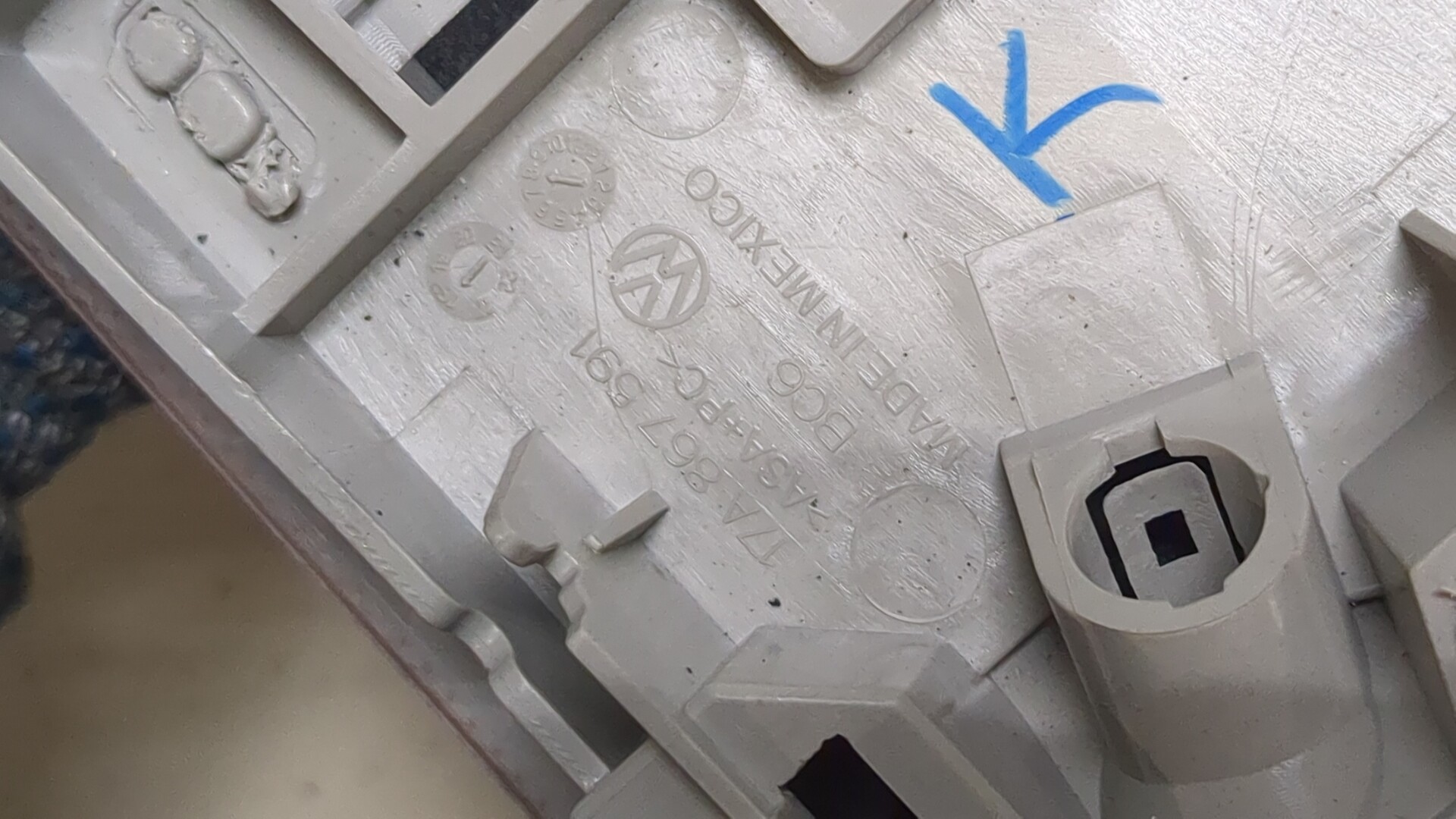 Плафон салонный