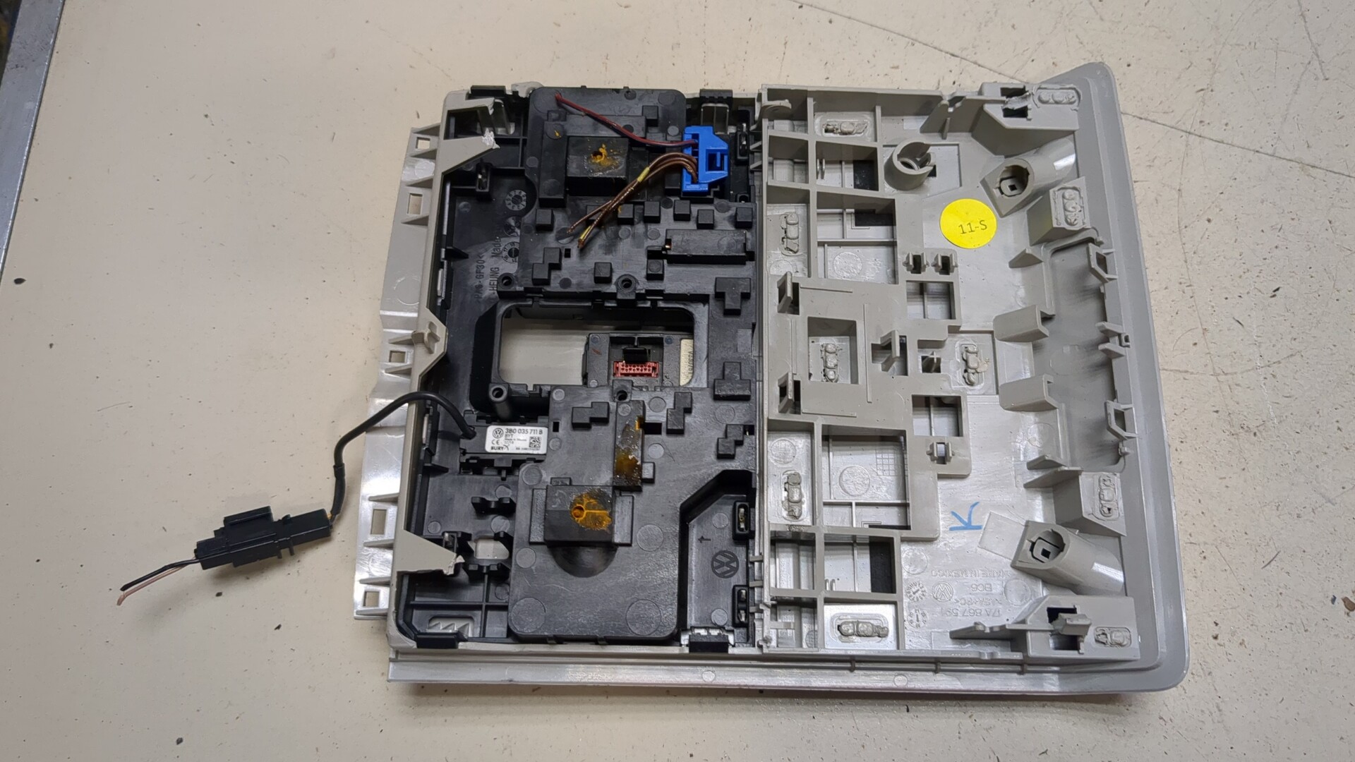 Плафон салонный