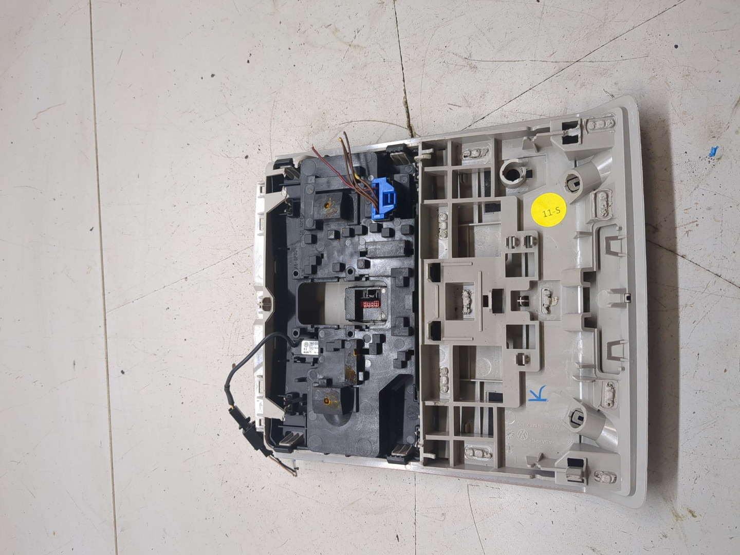 Плафон салонный