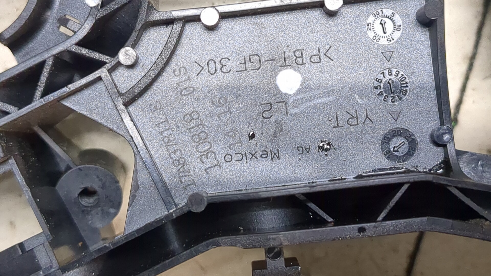 Замок двери задней левой