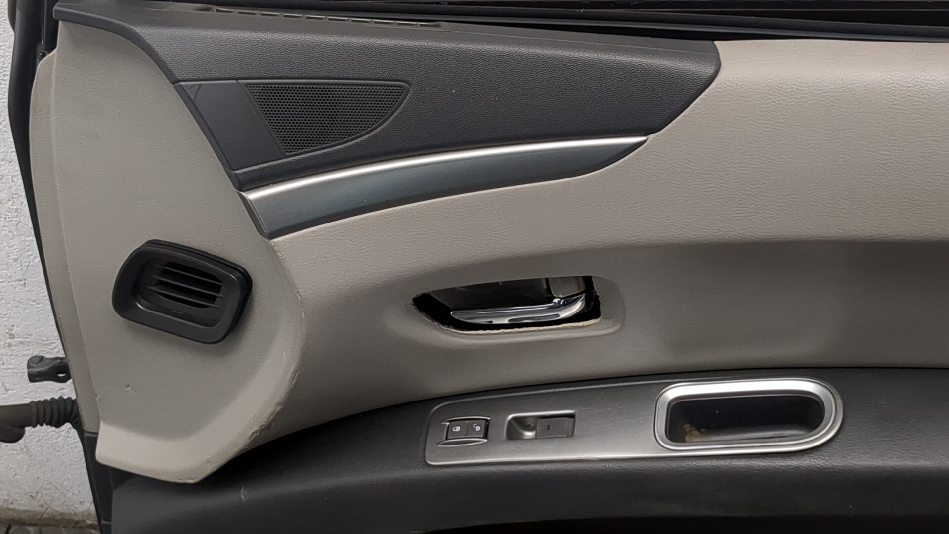 Дверь передняя правая