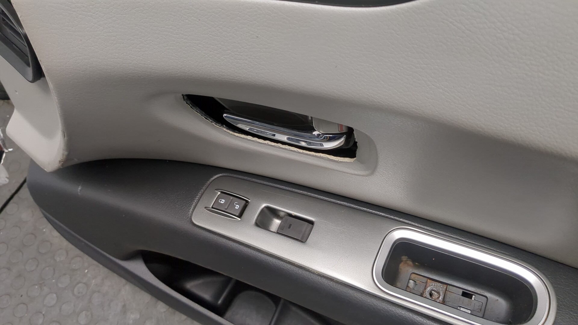 Дверь передняя правая