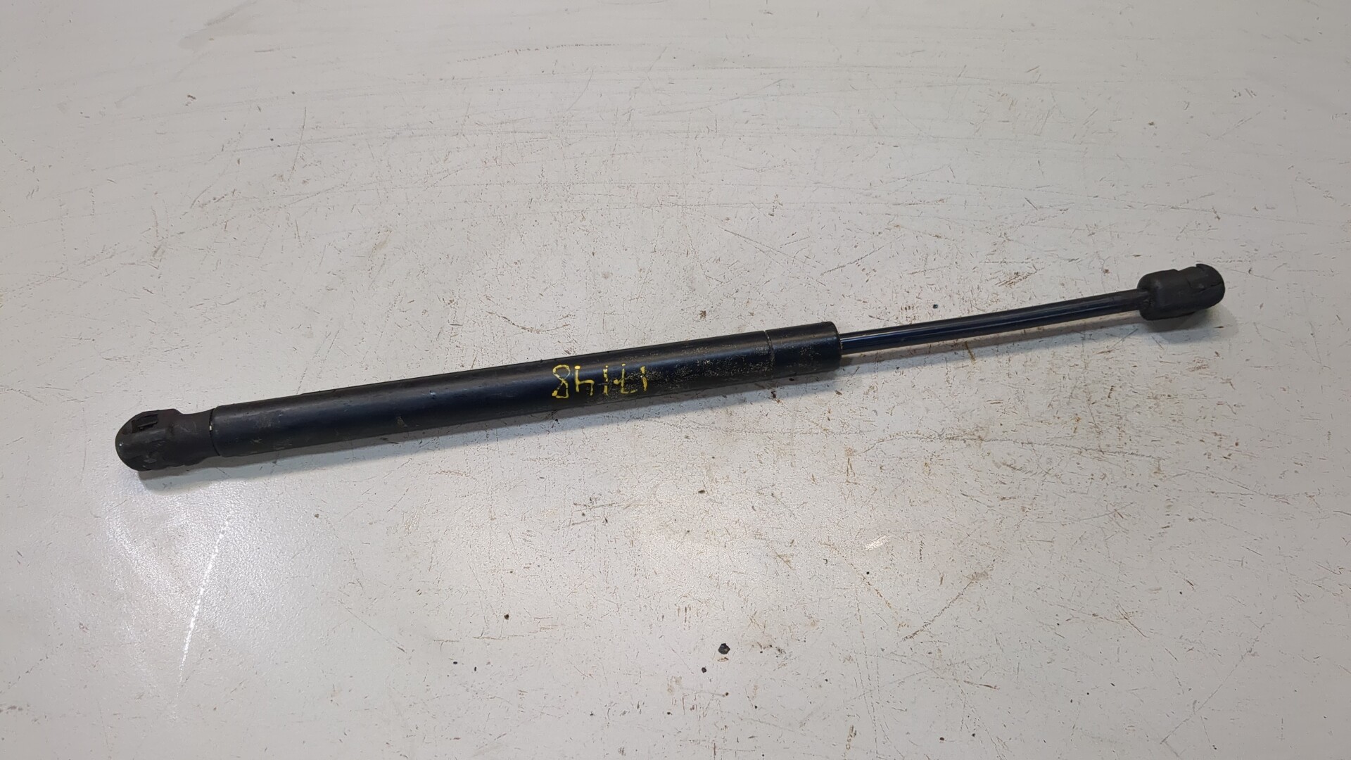 Амортизатор капота