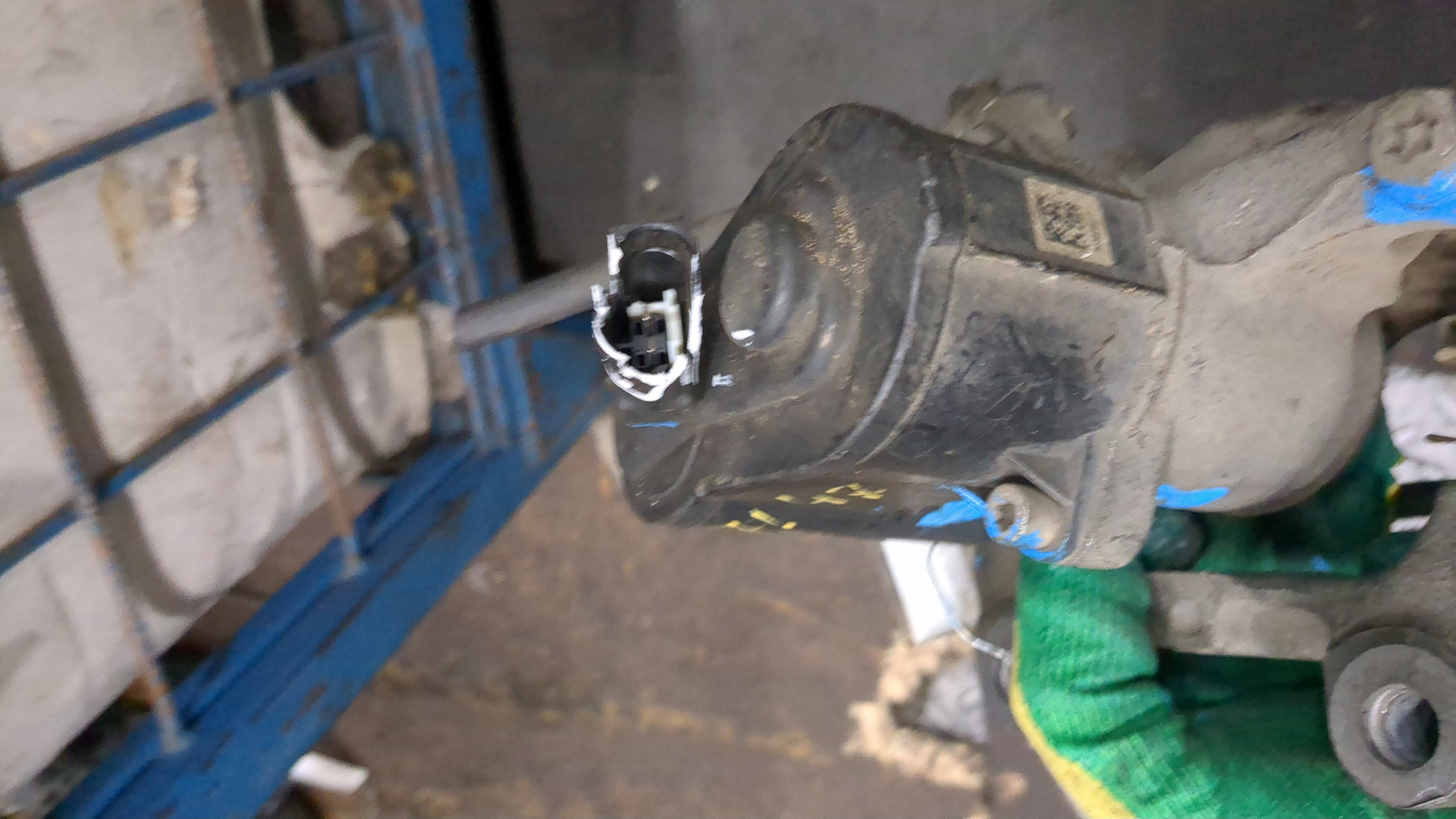 Суппорт задний левый