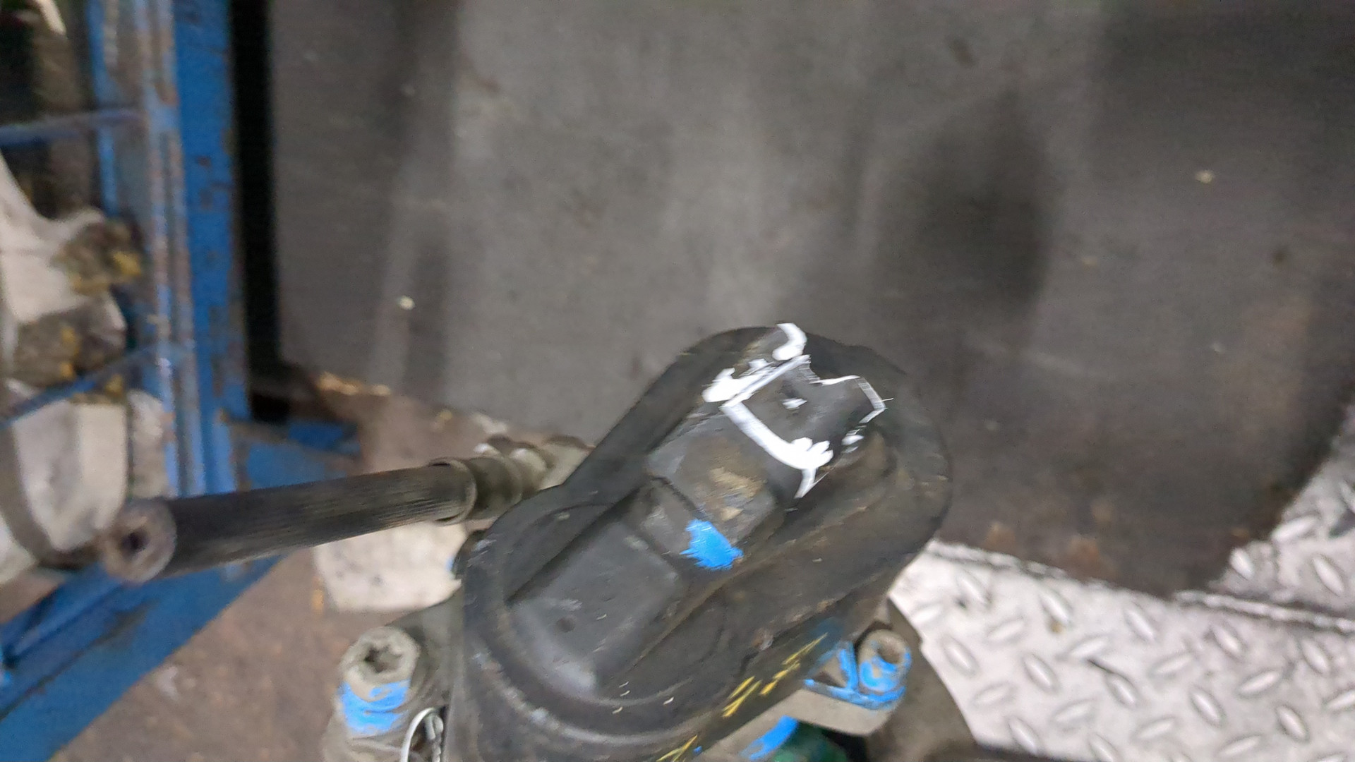 Суппорт задний левый