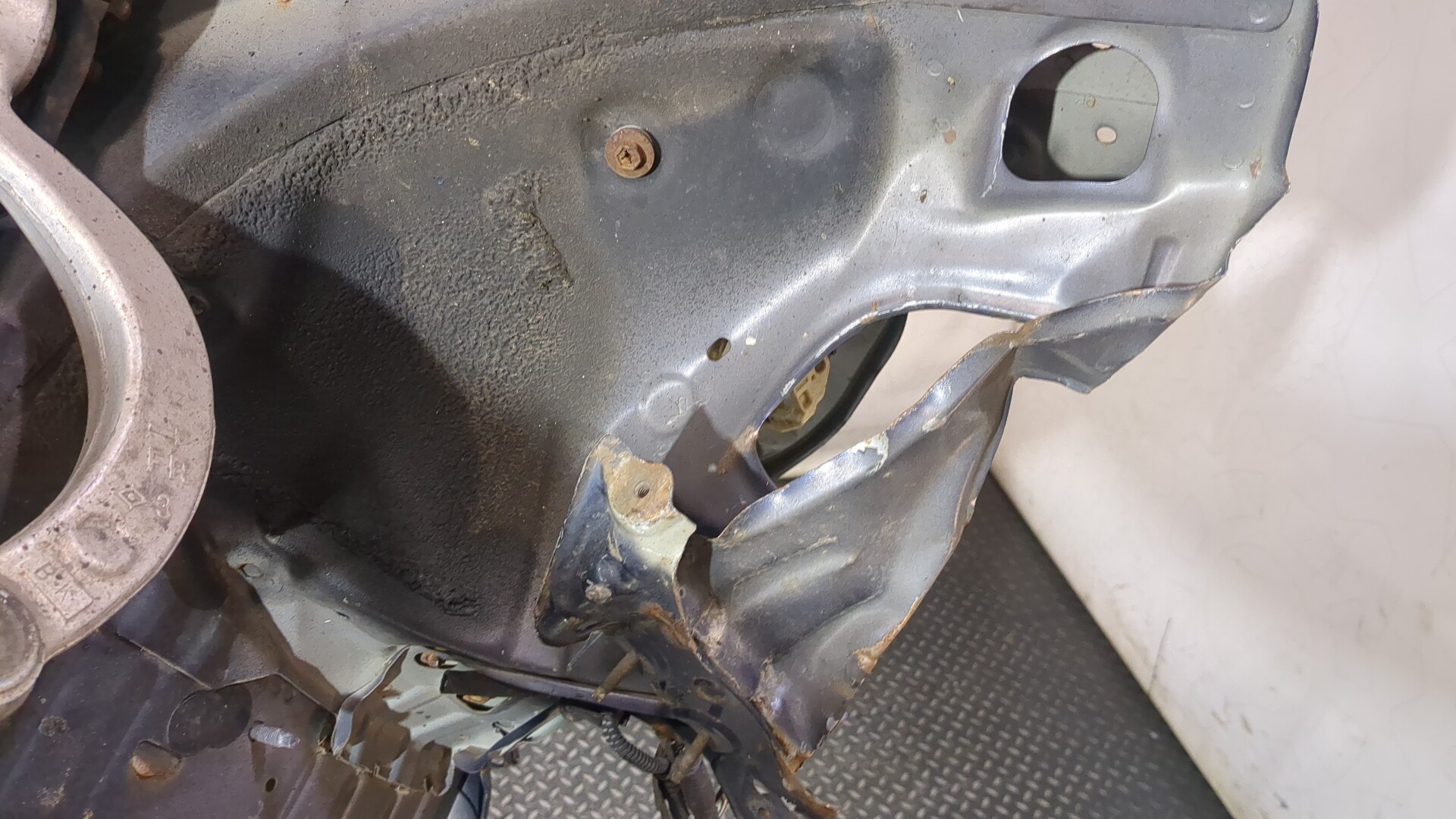 Лонжерон передний правый