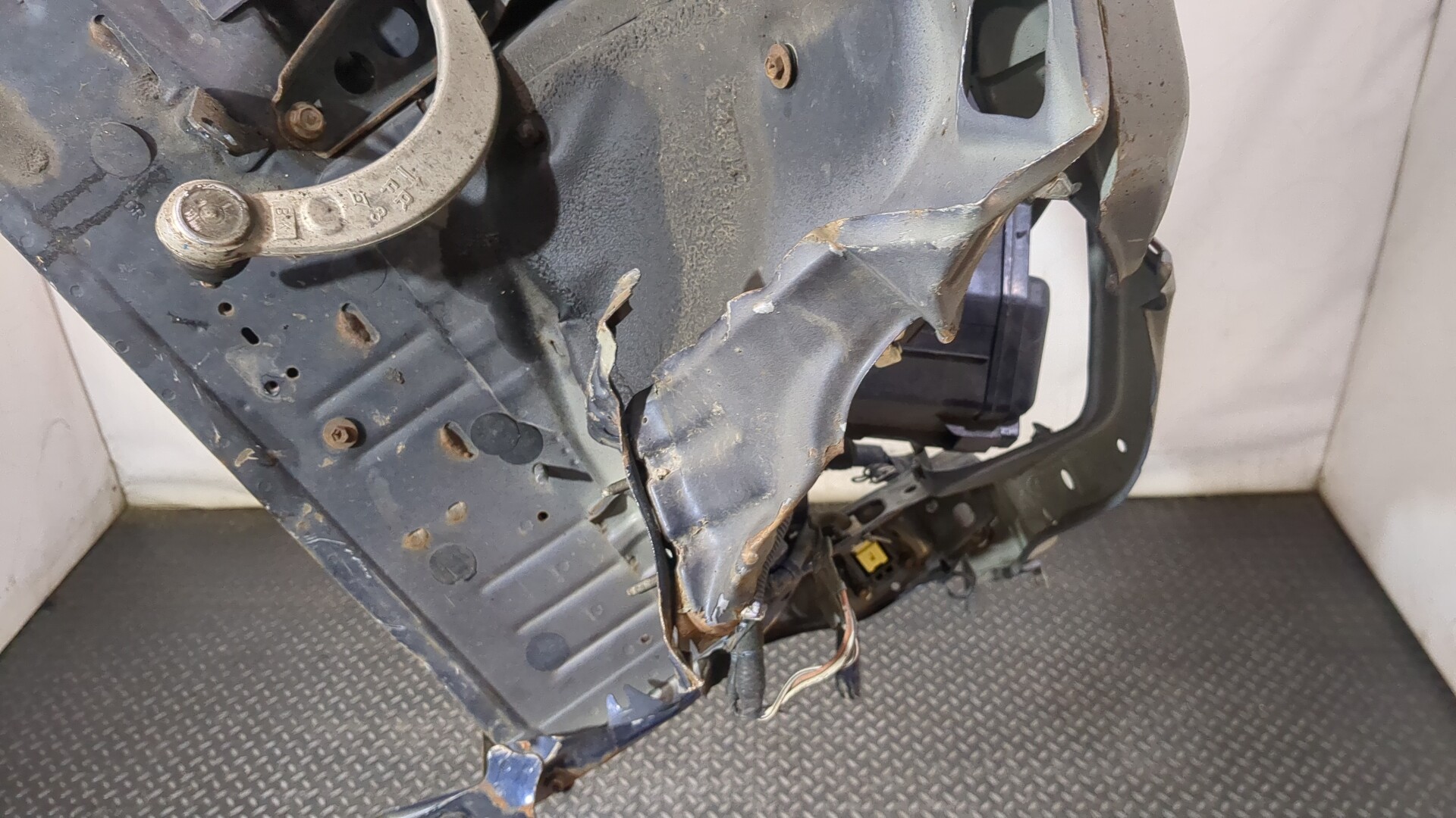 Лонжерон передний правый