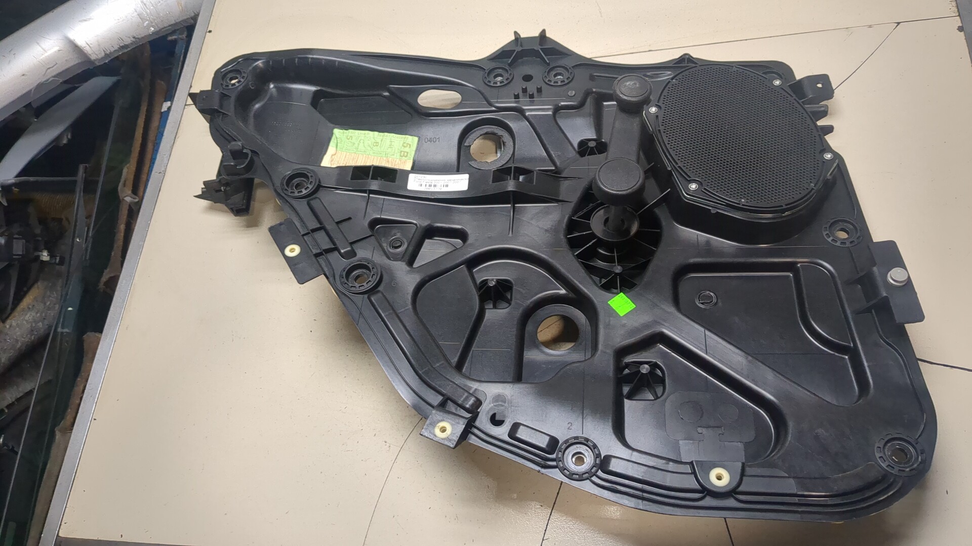 Стеклоподъемник механ. задний левый